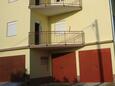 Parking lot Vinišće, Trogir, Parking lot 2095 - Apartments near sea with pebble beach.