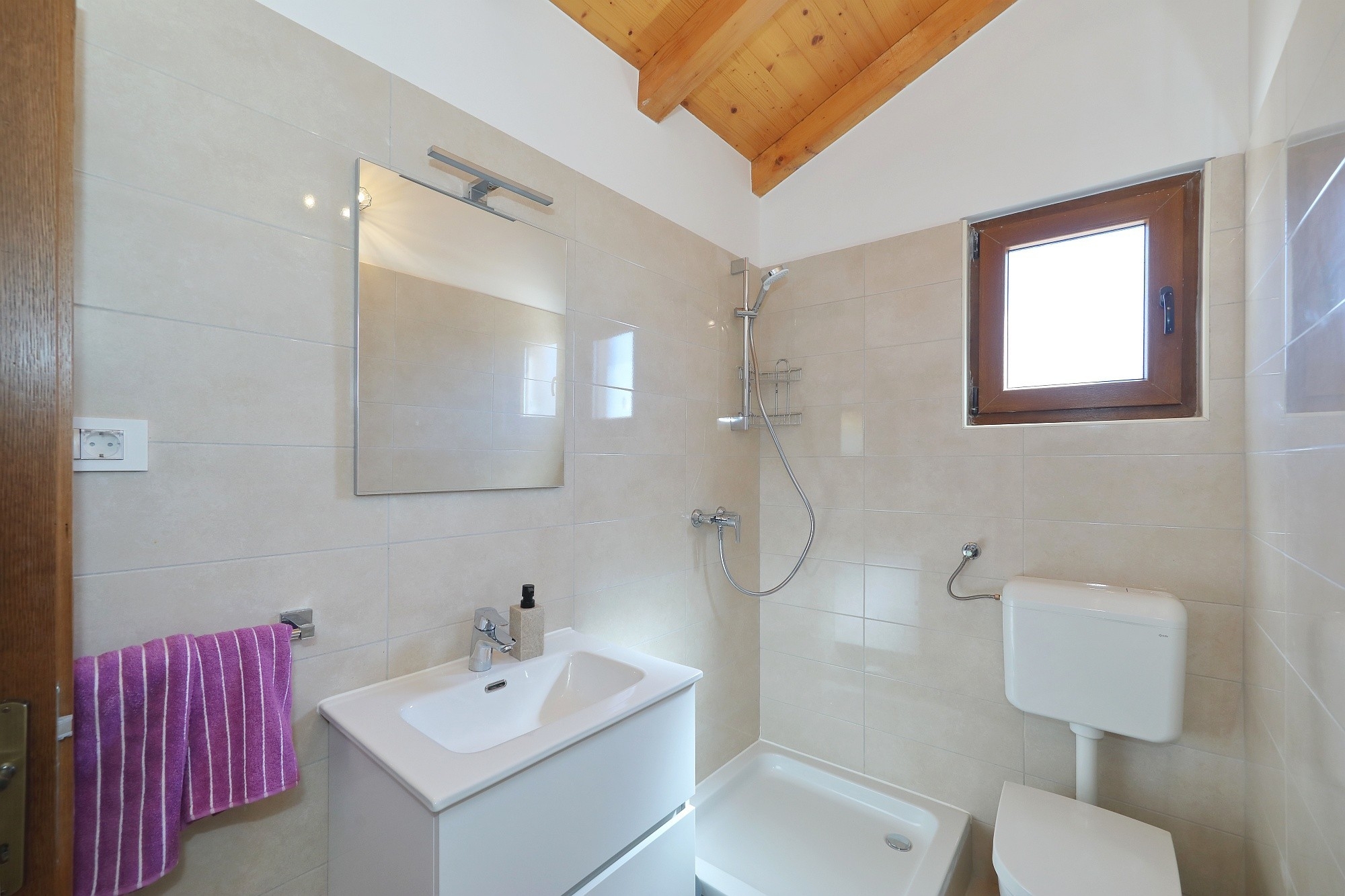 One bedroom house with terrace and sea view Cove Triluke, Pašman  K