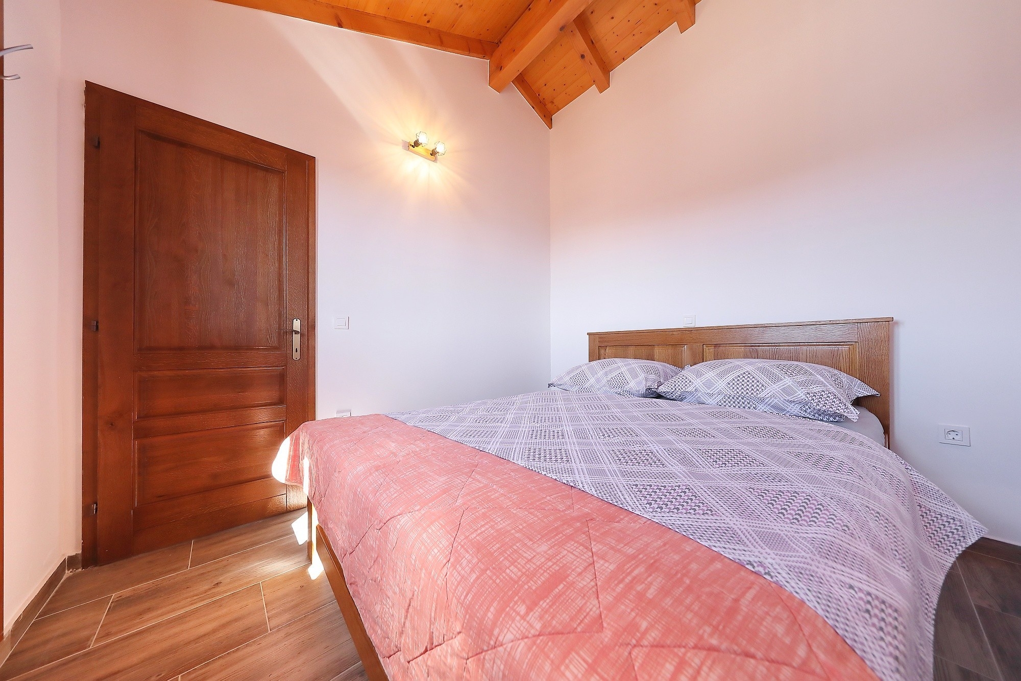One bedroom house with terrace and sea view Cove Triluke, Pašman  K