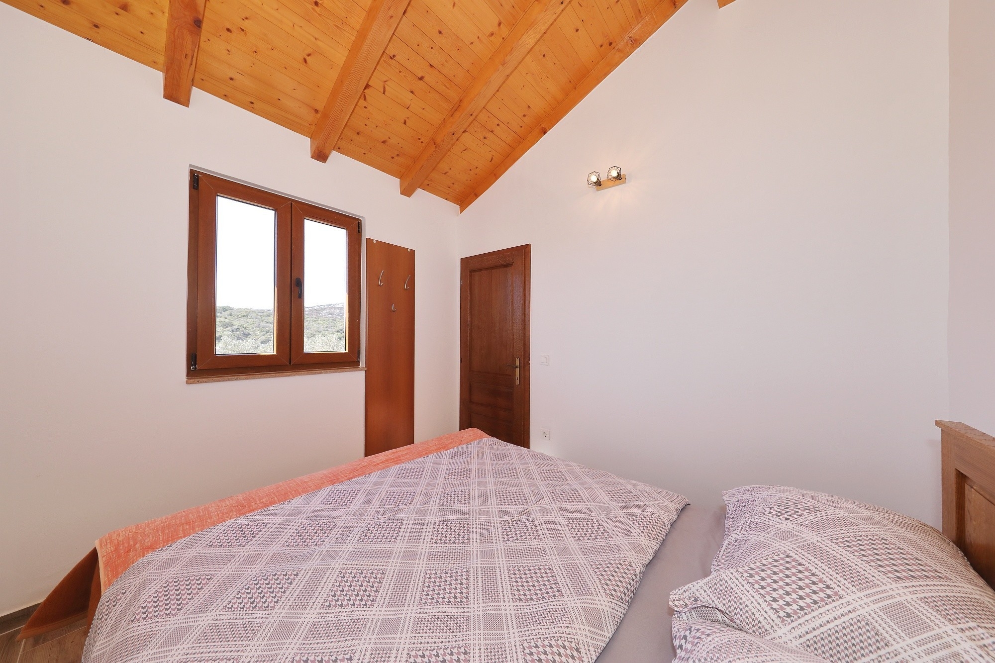 One bedroom house with terrace and sea view Cove Triluke, Pašman  K