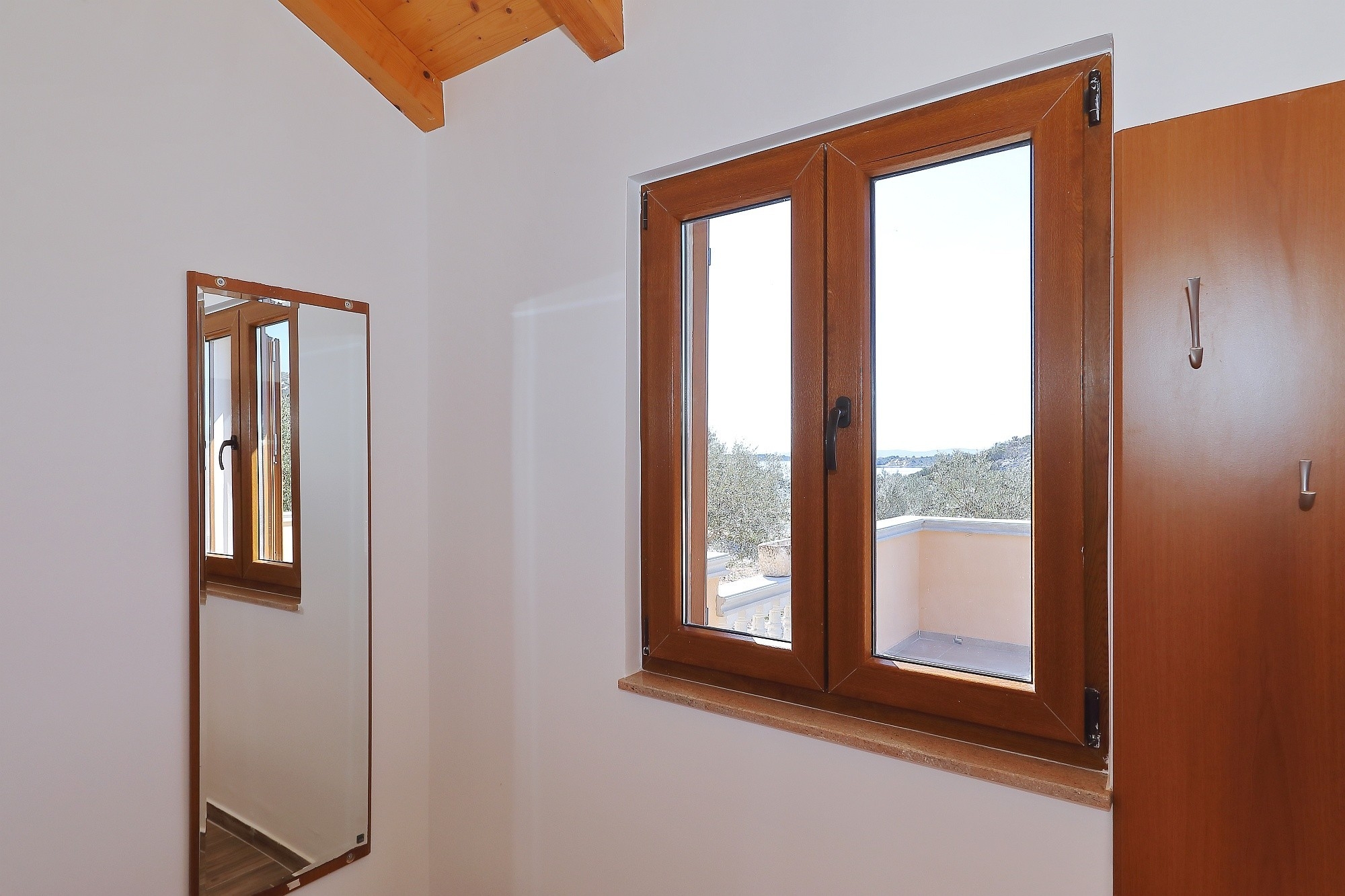 One bedroom house with terrace and sea view Cove Triluke, Pašman  K