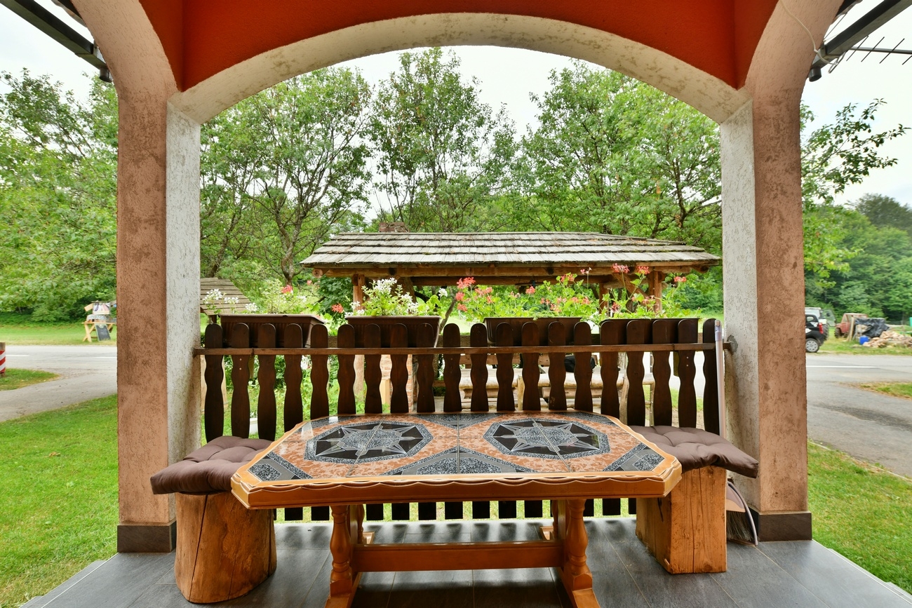 Two bedroom apartment with terrace Saborsko, Plitvice  A-a