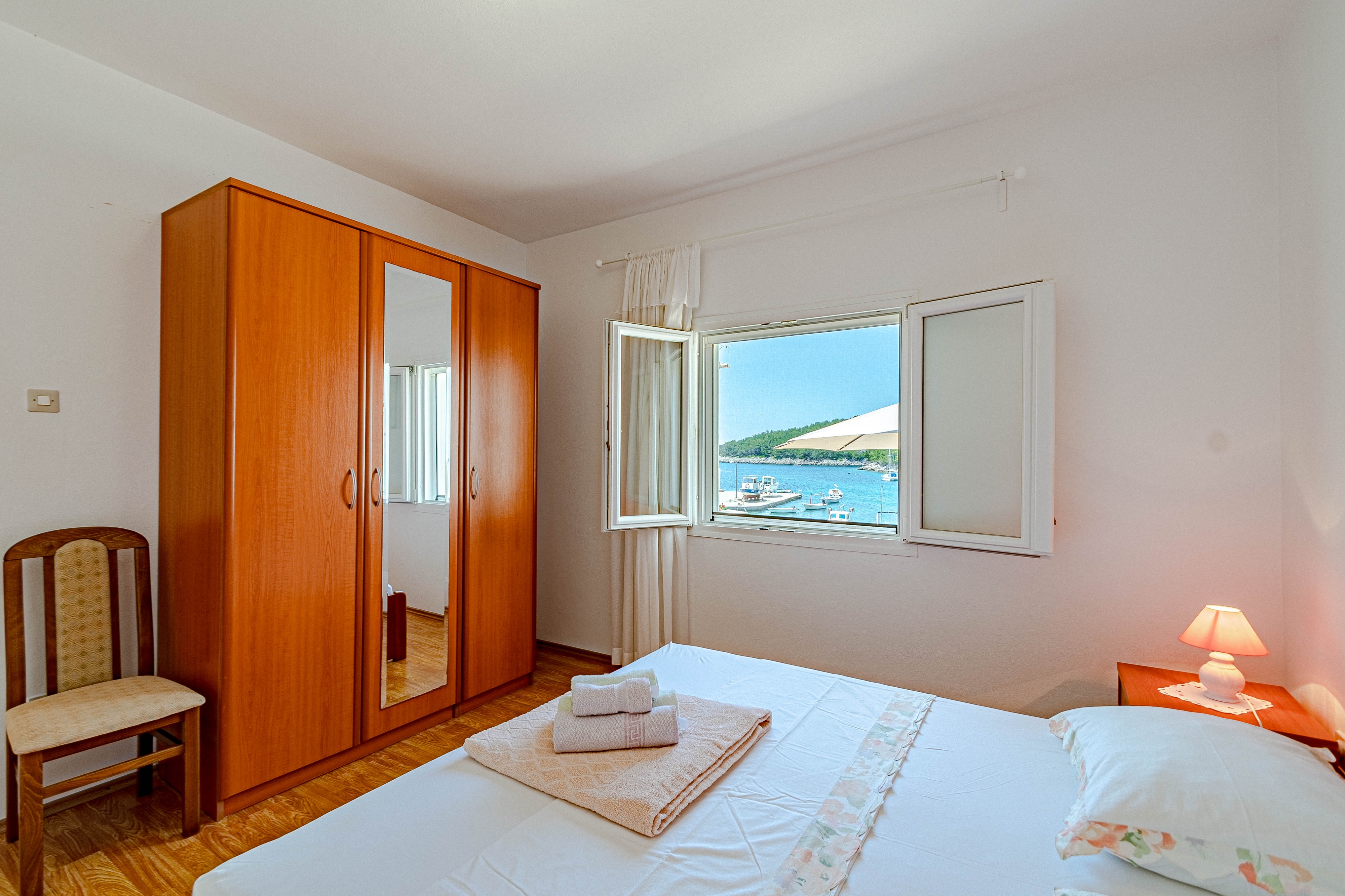 Two bedroom apartment with terrace and sea view Gršćica, Korčula (A-20976-a)