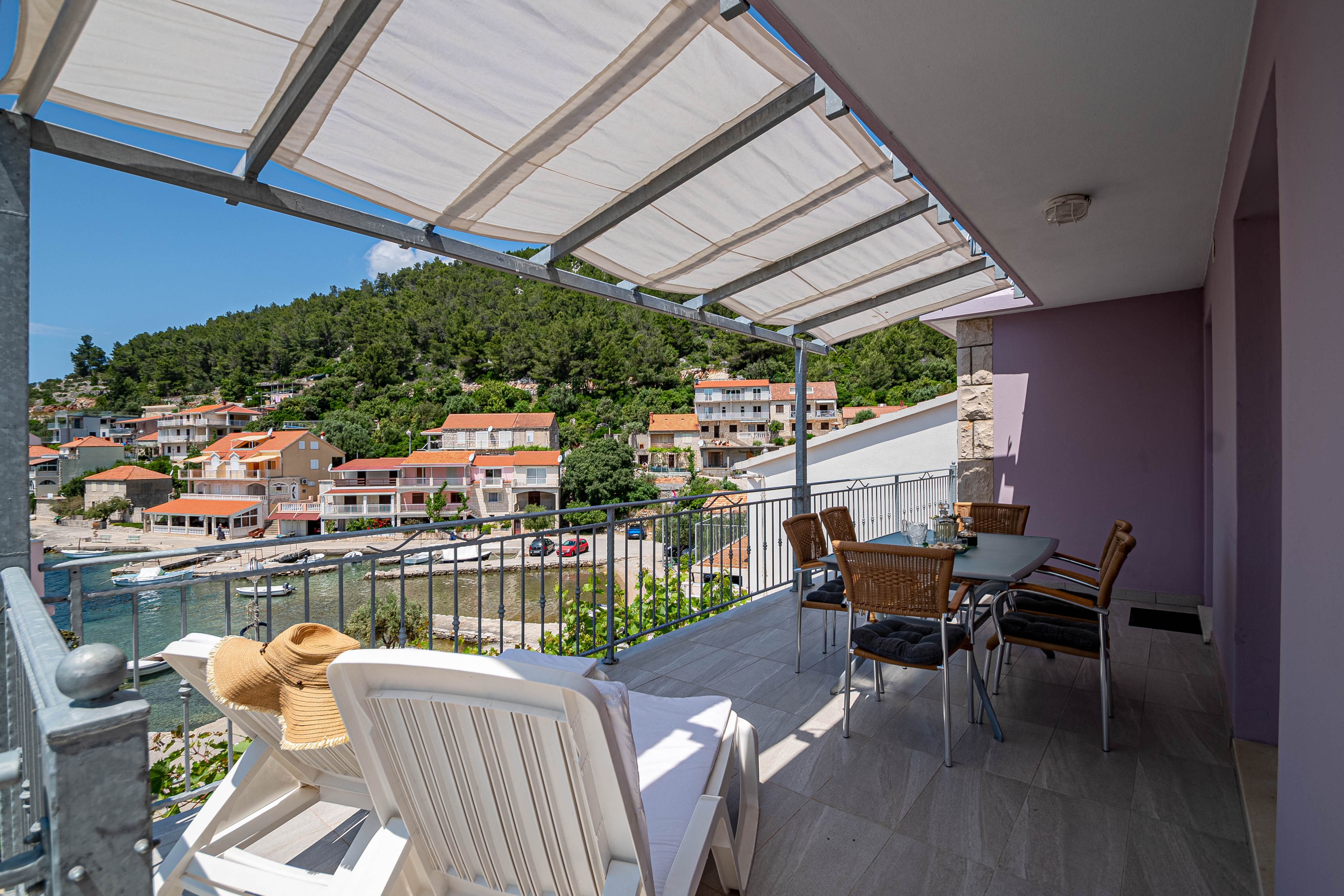 Two bedroom apartment with terrace and sea view Gršćica, Korčula  A-b