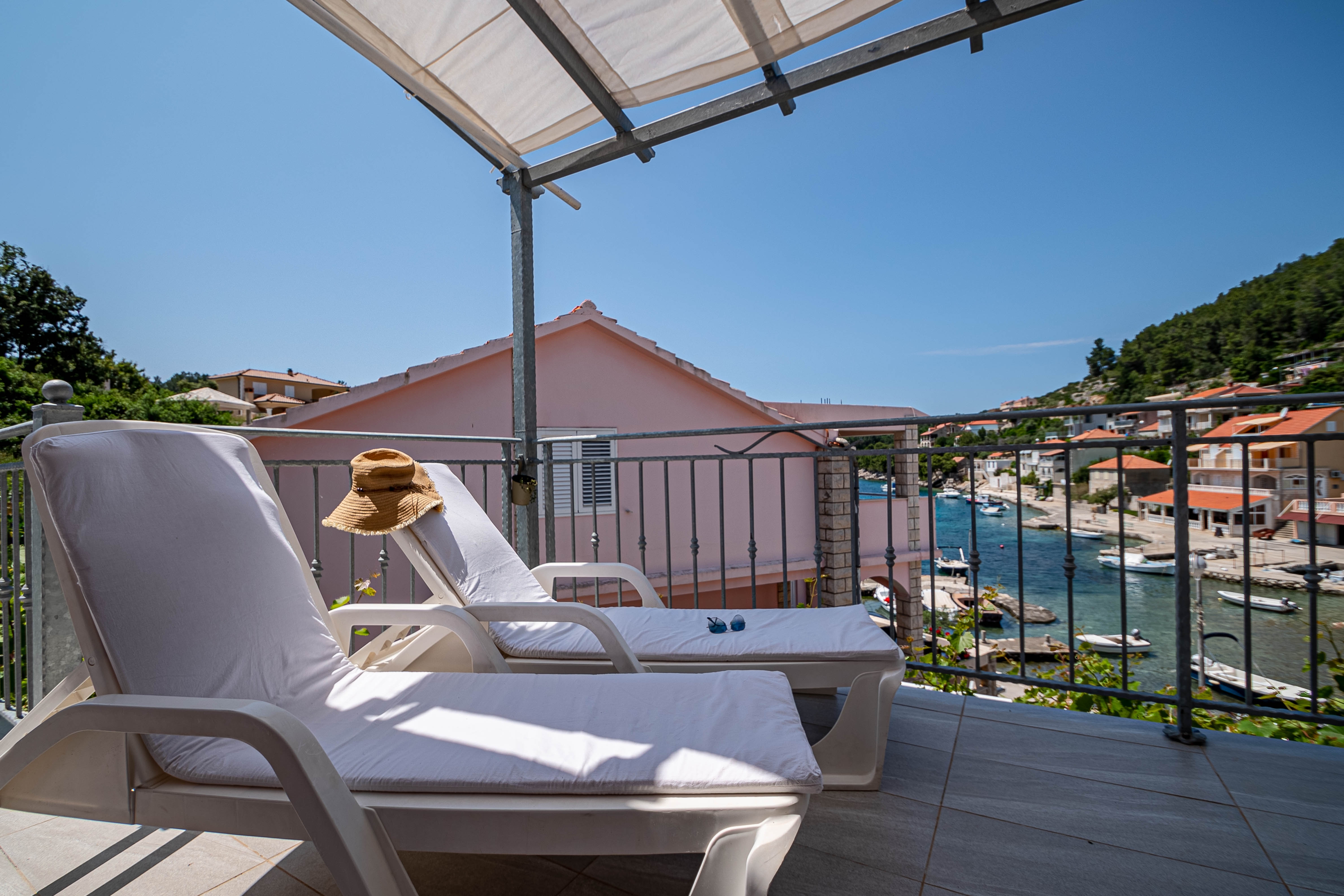 Two bedroom apartment with terrace and sea view Gršćica, Korčula  A-b