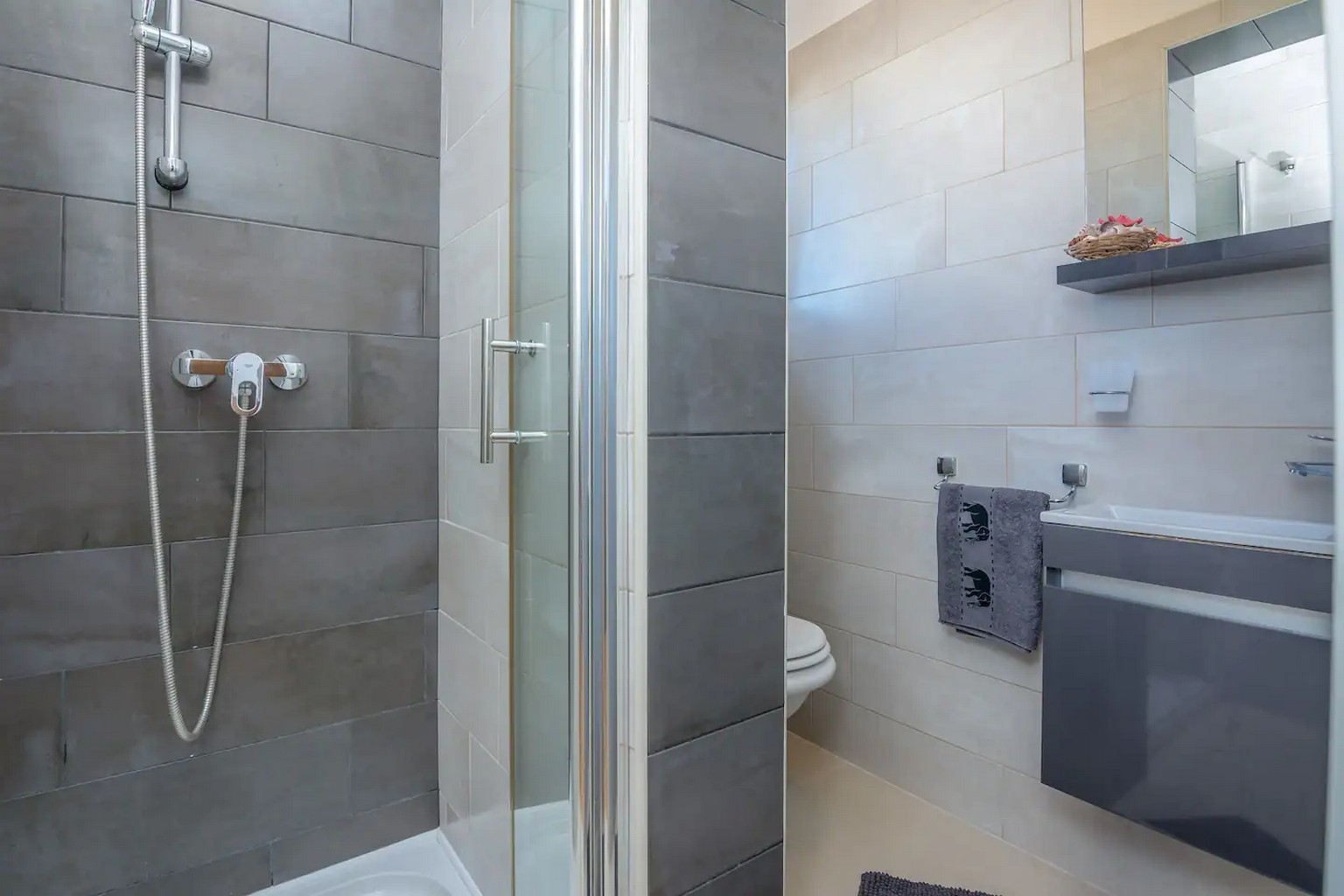 Three bedroom apartment with terrace Vir  A-a