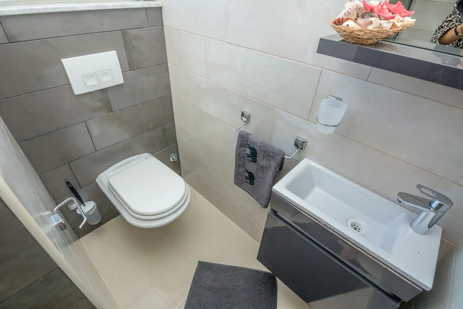 Three bedroom apartment with terrace Vir  A-a