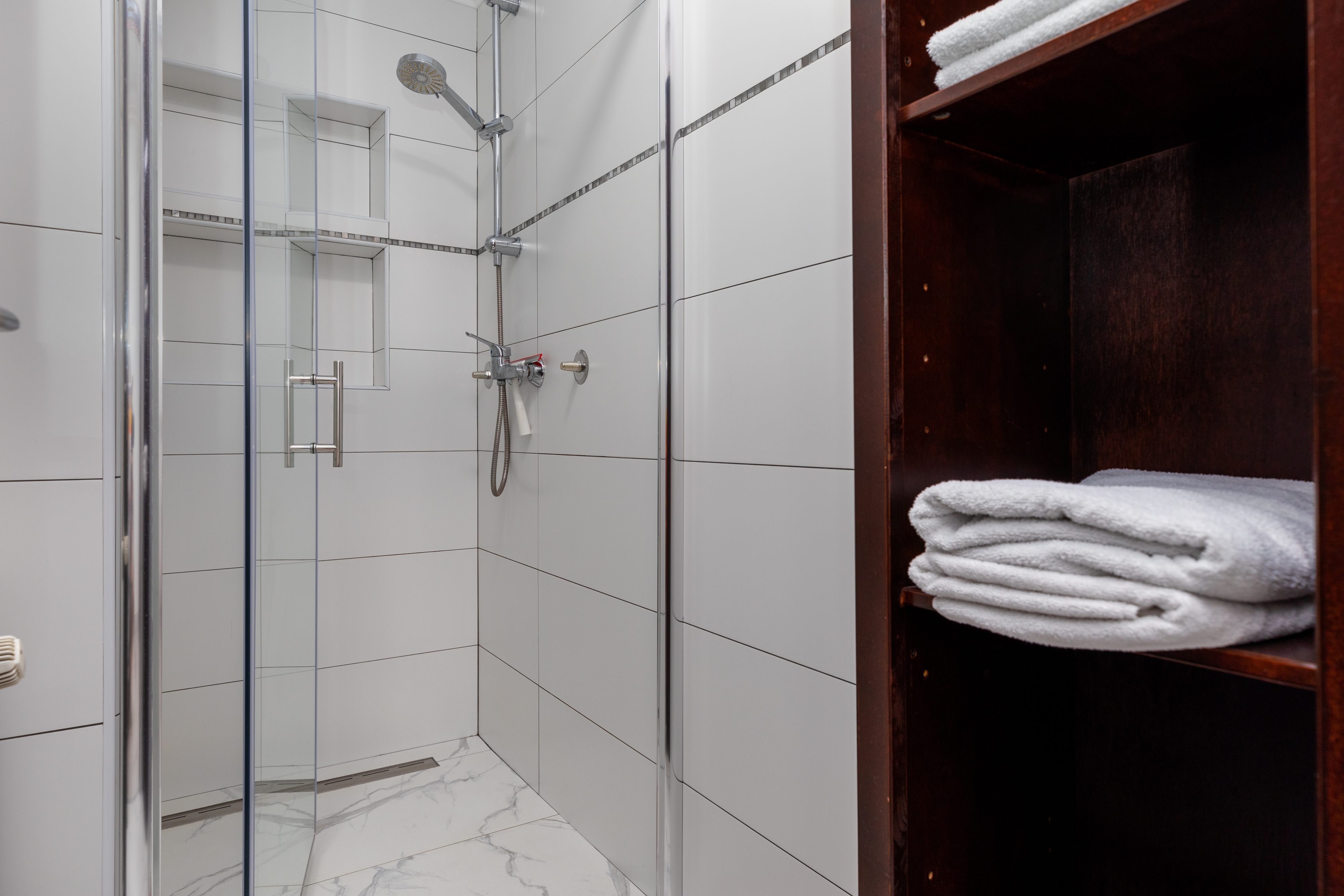 Two bedroom apartment with terrace Karlovac  A-b
