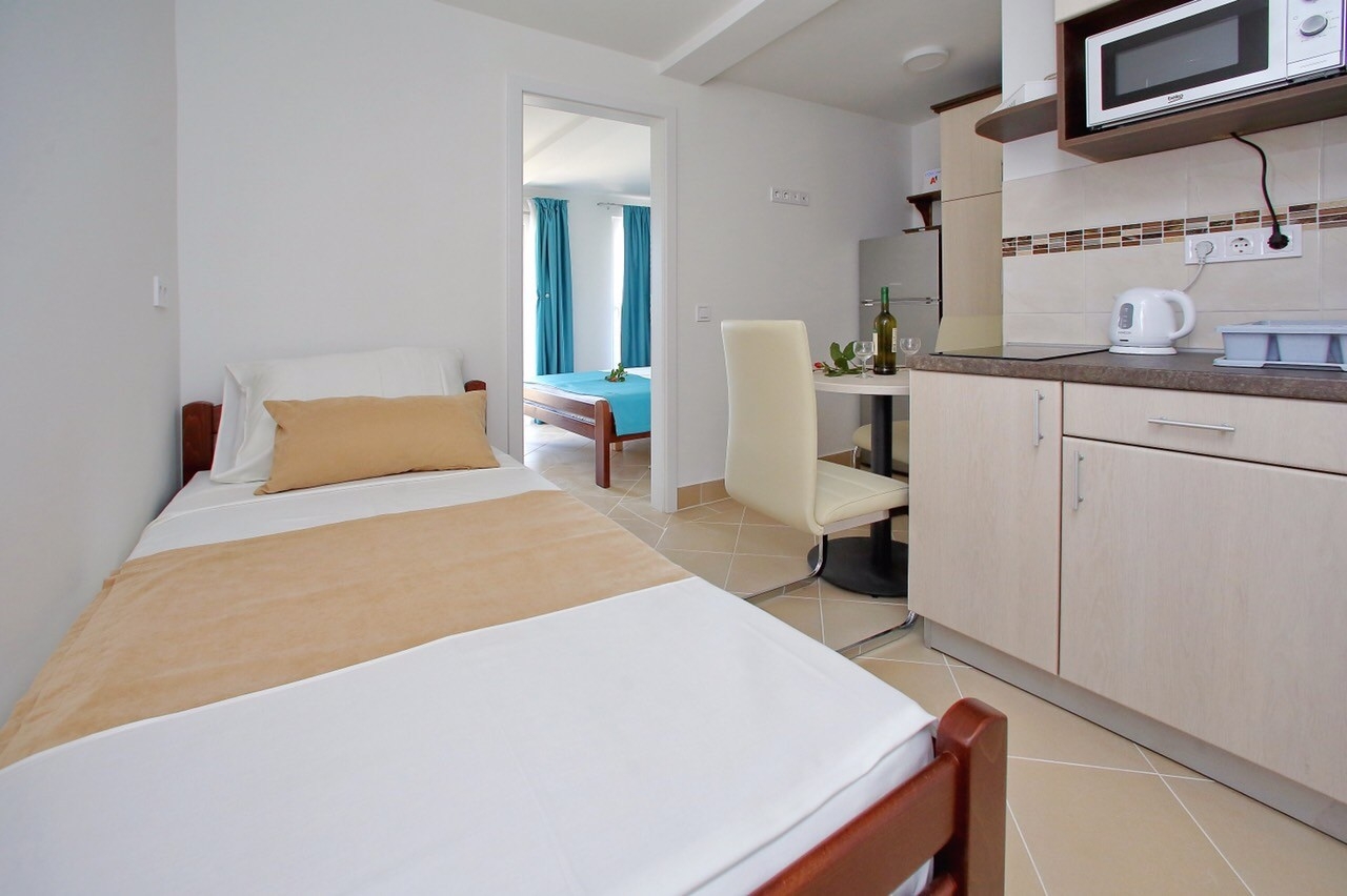 One bedroom apartment near beach Zadar - Diklo, Zadar (A-21005-b)