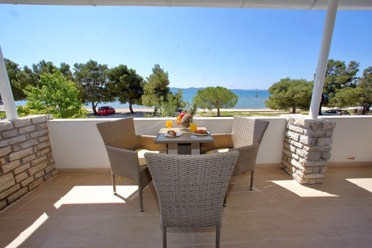 One bedroom apartment near beach Zadar - Diklo, Zadar (A-21005-b)