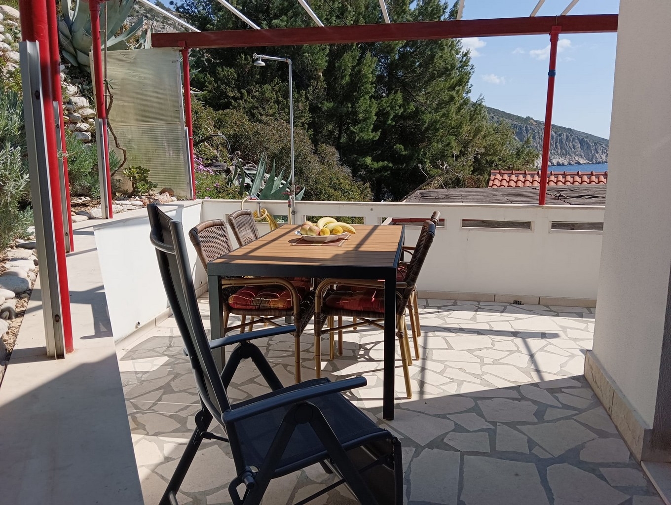 Two bedroom apartment with terrace and sea view Cove Zaraće (Dubovica), Hvar  A-a