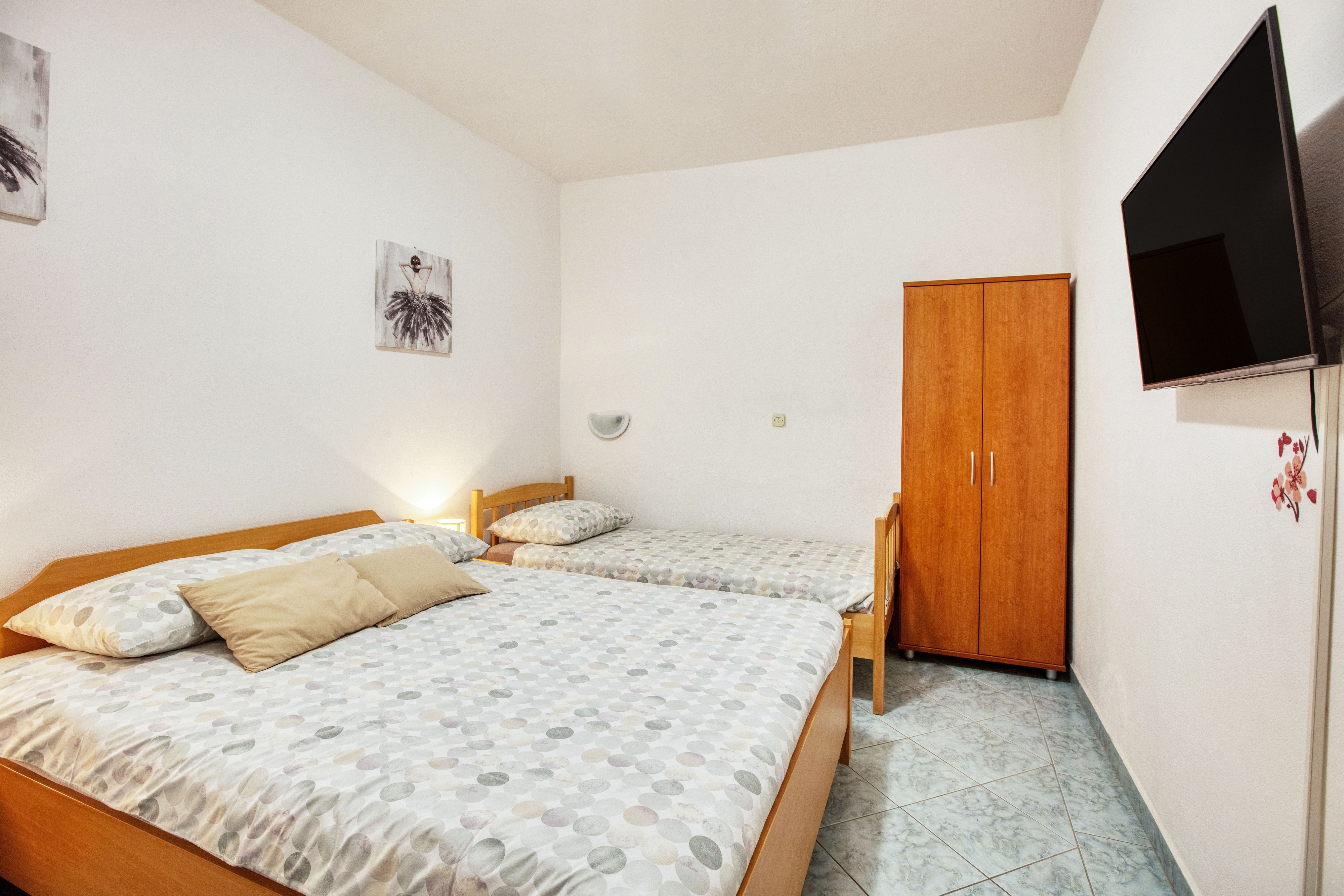 Two bedroom apartment with terrace Pirovac, Šibenik  A-a