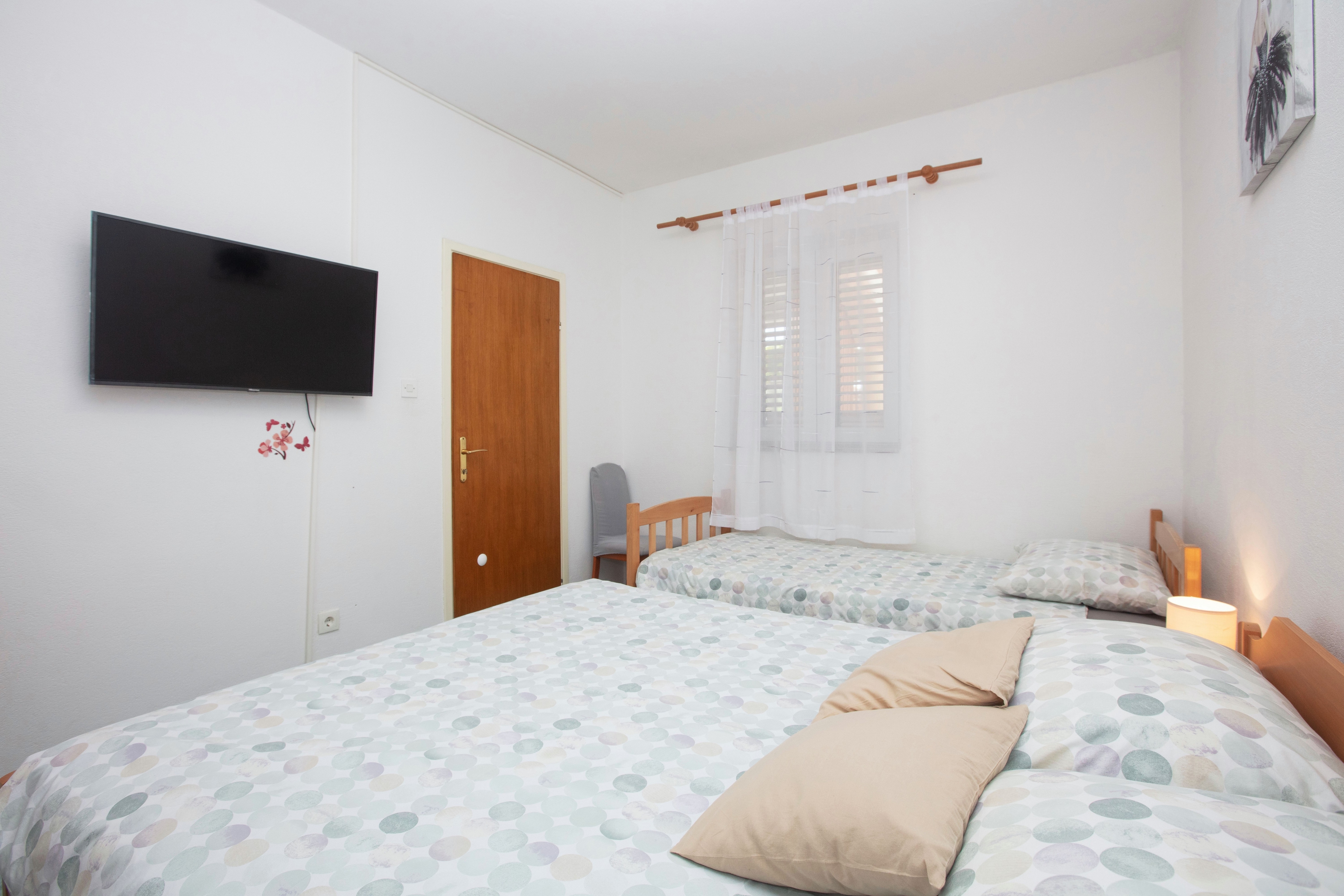 Two bedroom apartment with terrace Pirovac, Šibenik  A-a