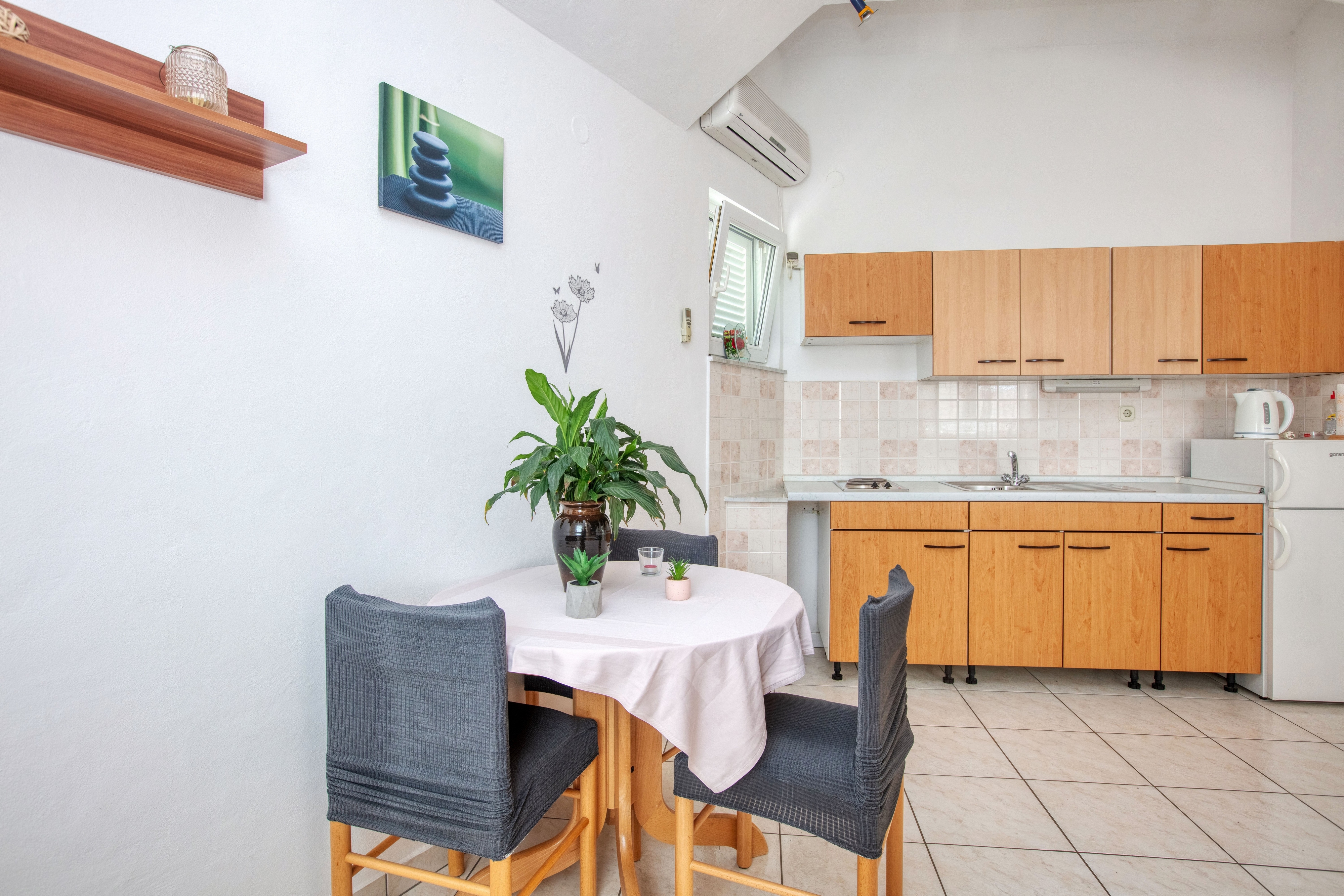 Studio flat with terrace Pirovac, Šibenik  AS-a