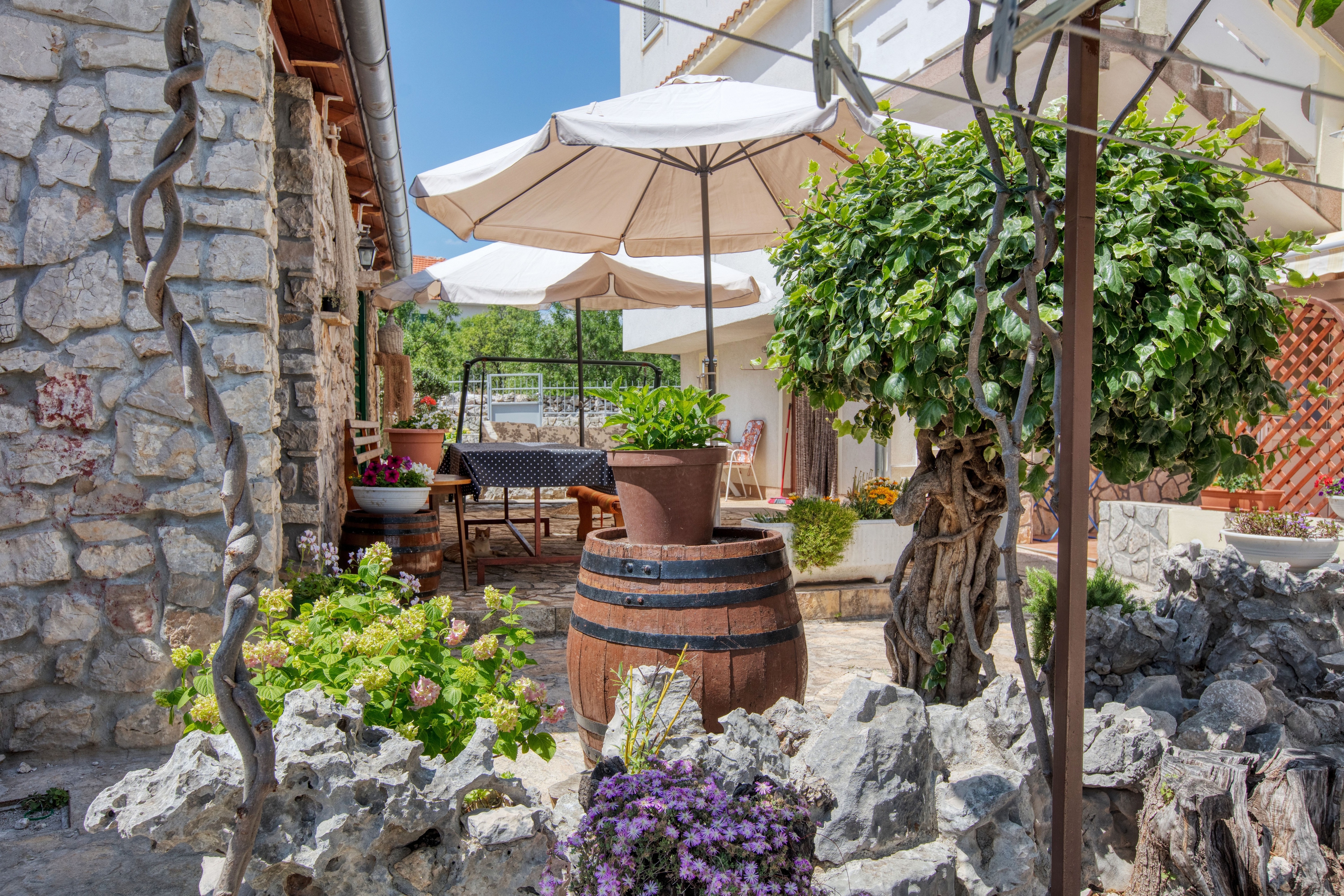 Two bedroom apartment with terrace Pirovac, Šibenik (A-21008-a)