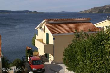 Property Okrug Donji, Čiovo, Property 2101 - Apartments by the sea.