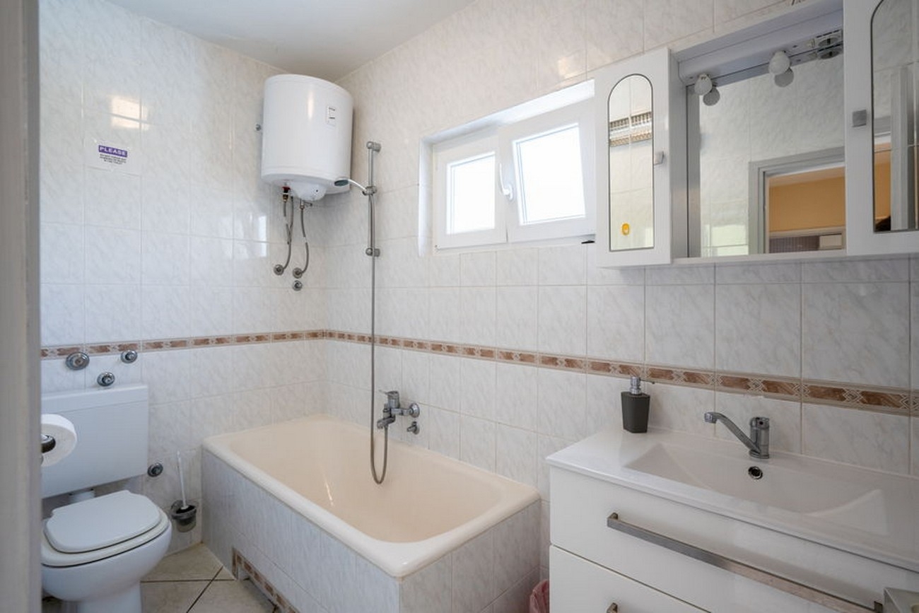 Four bedroom house with terrace and sea view Prigradica, Korčula  K