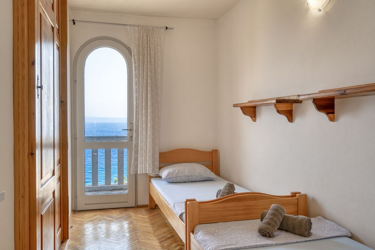 Four bedroom house with terrace and sea view Prigradica, Korčula  K