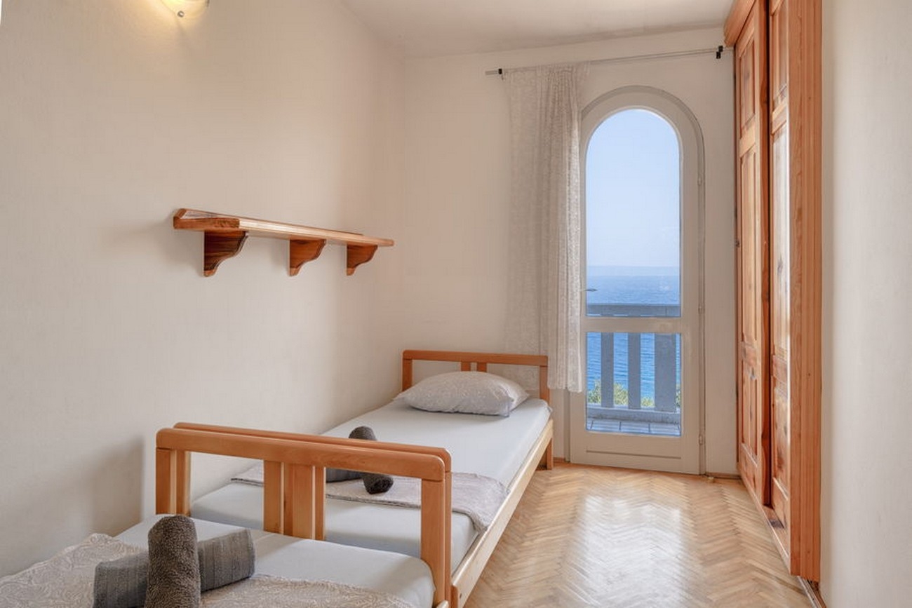 Four bedroom house with terrace and sea view Prigradica, Korčula  K