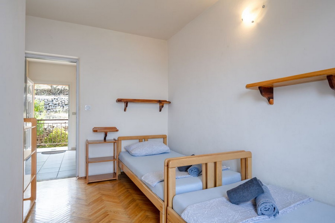 Four bedroom house with terrace and sea view Prigradica, Korčula  K