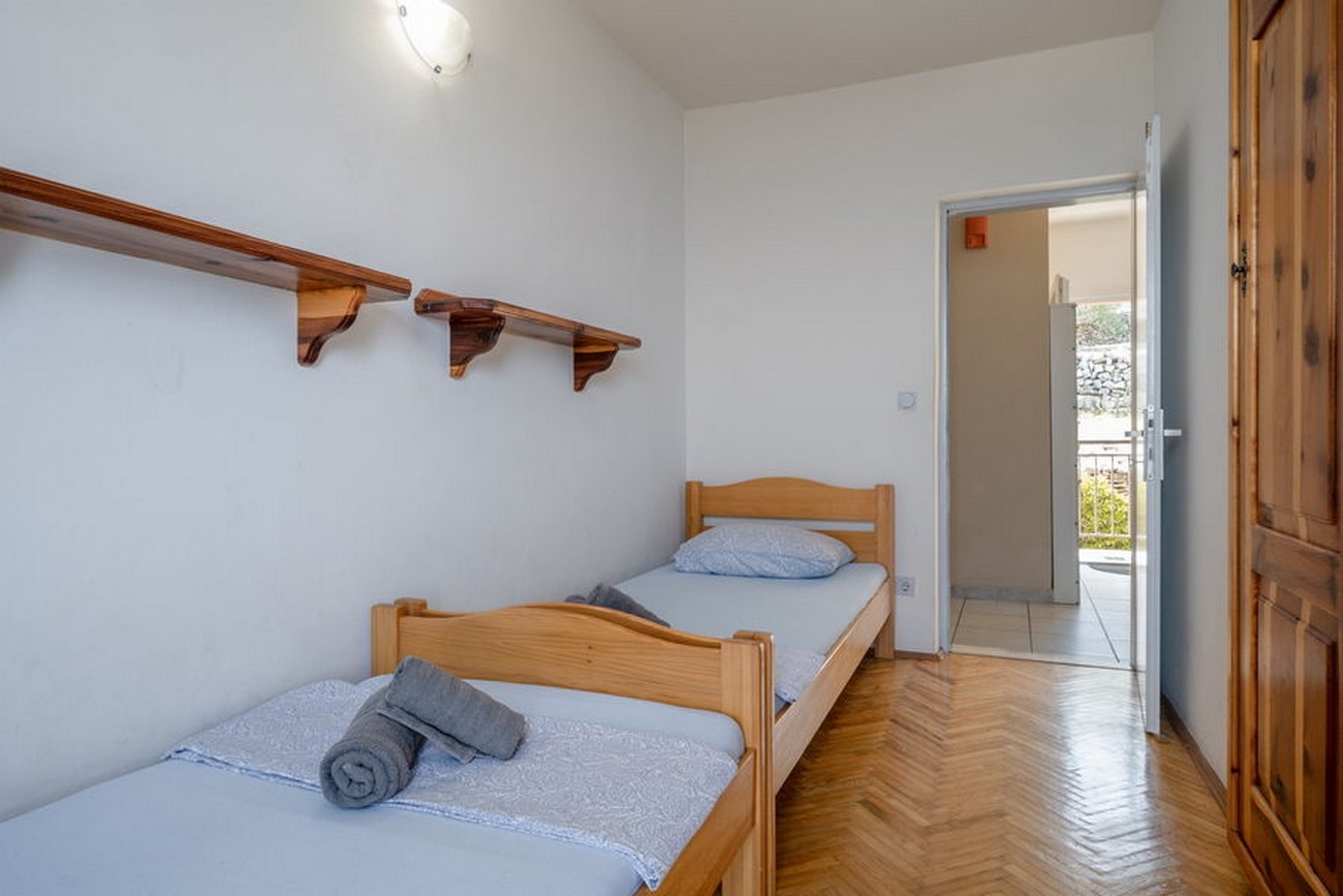 Four bedroom house with terrace and sea view Prigradica, Korčula  K
