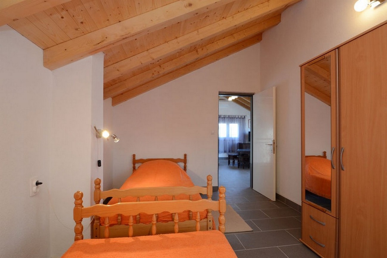 Four bedroom house with terrace and sea view Prigradica, Korčula  K