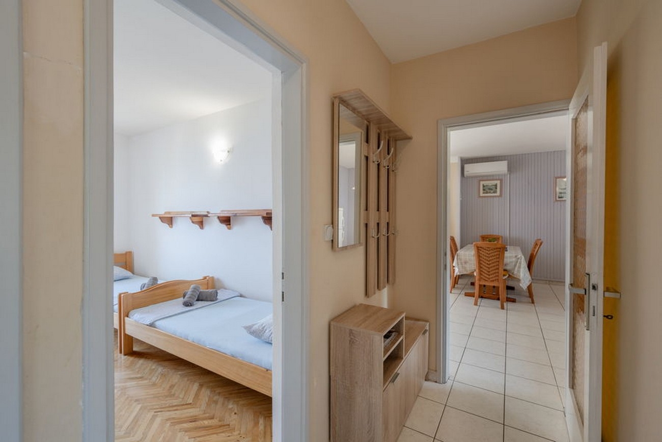 Four bedroom house with terrace and sea view Prigradica, Korčula  K
