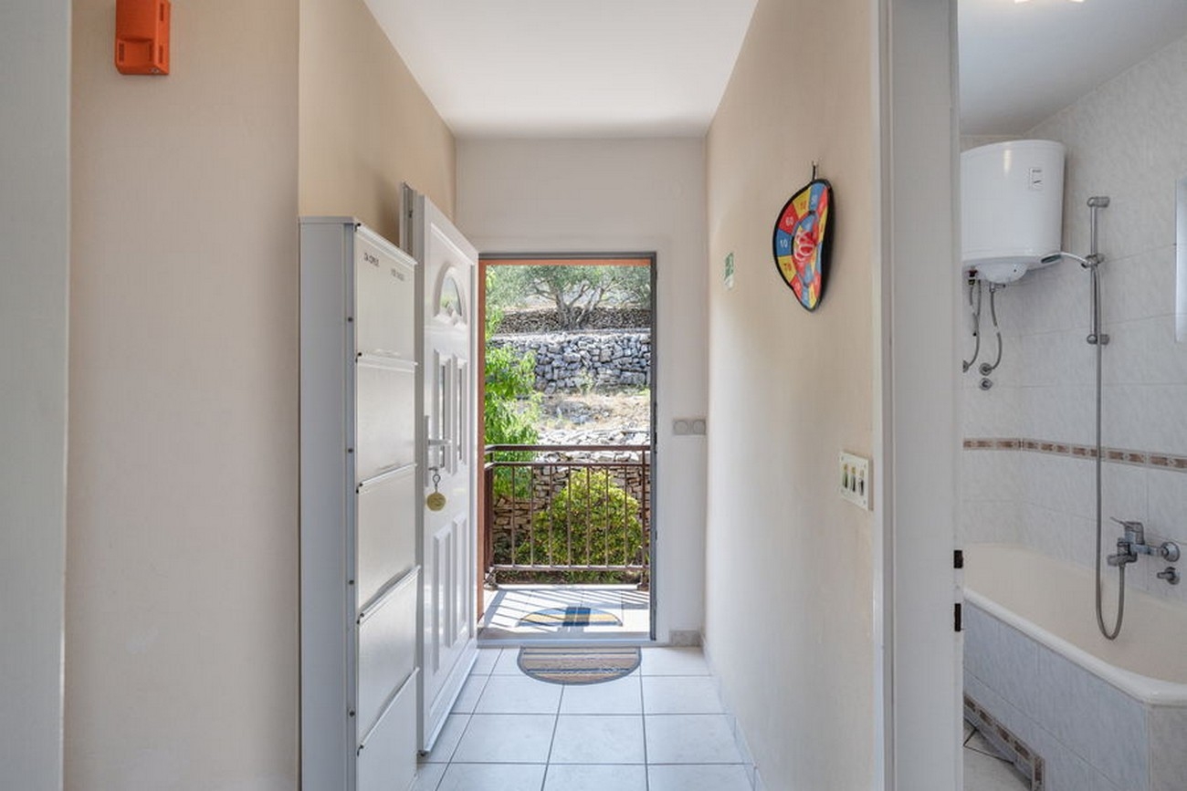 Four bedroom house with terrace and sea view Prigradica, Korčula  K