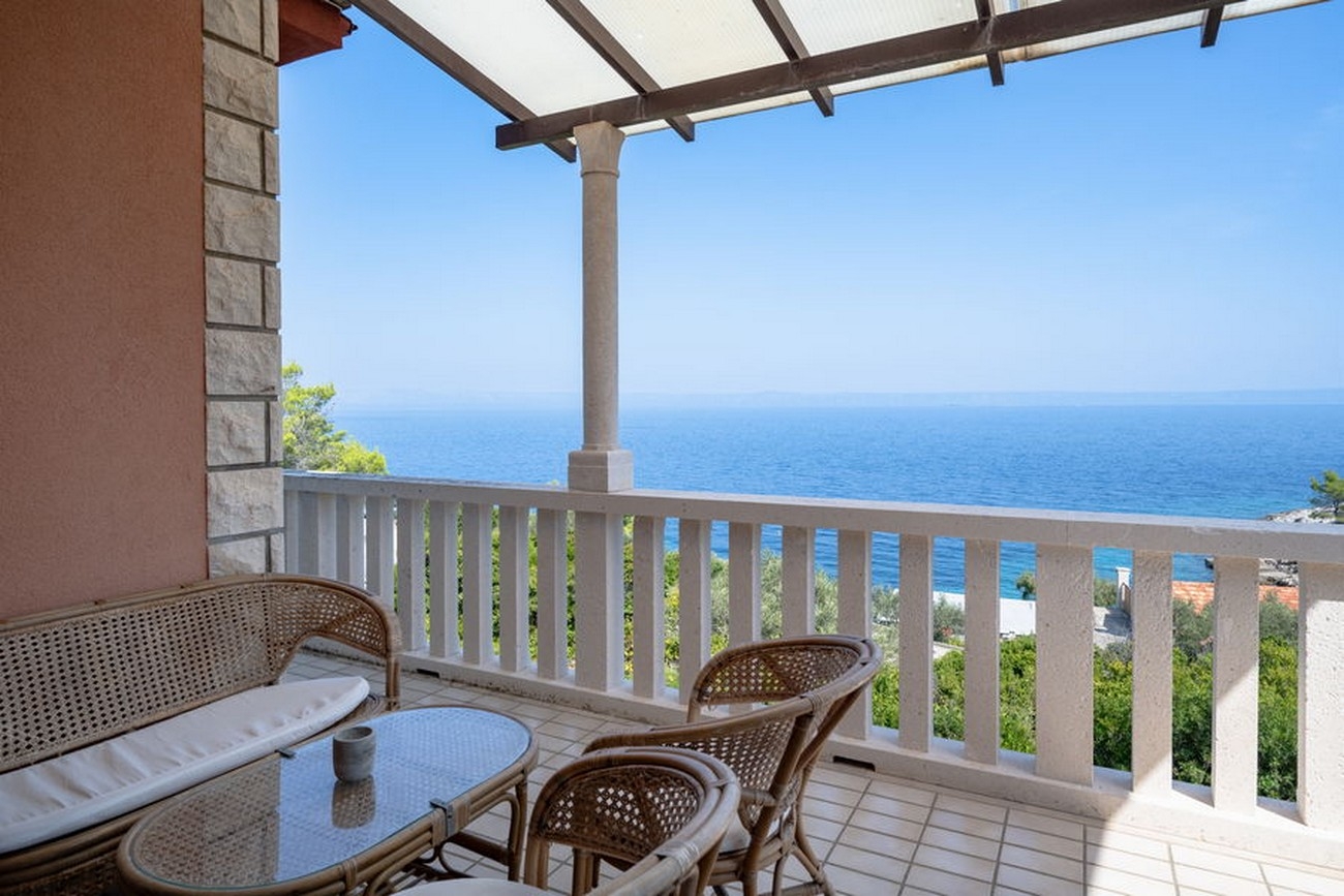 Four bedroom house with terrace and sea view Prigradica, Korčula  K
