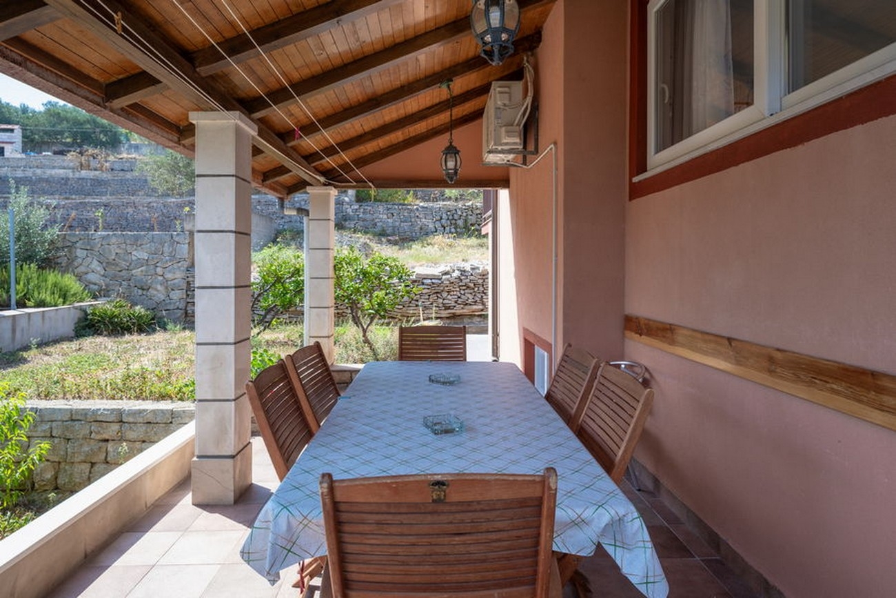 Four bedroom house with terrace and sea view Prigradica, Korčula  K