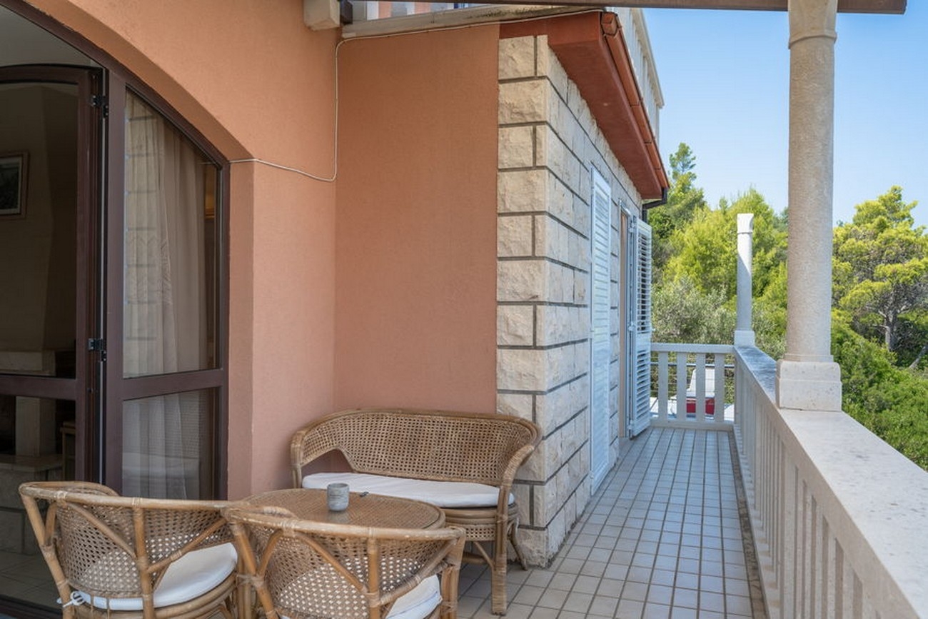 Four bedroom house with terrace and sea view Prigradica, Korčula  K