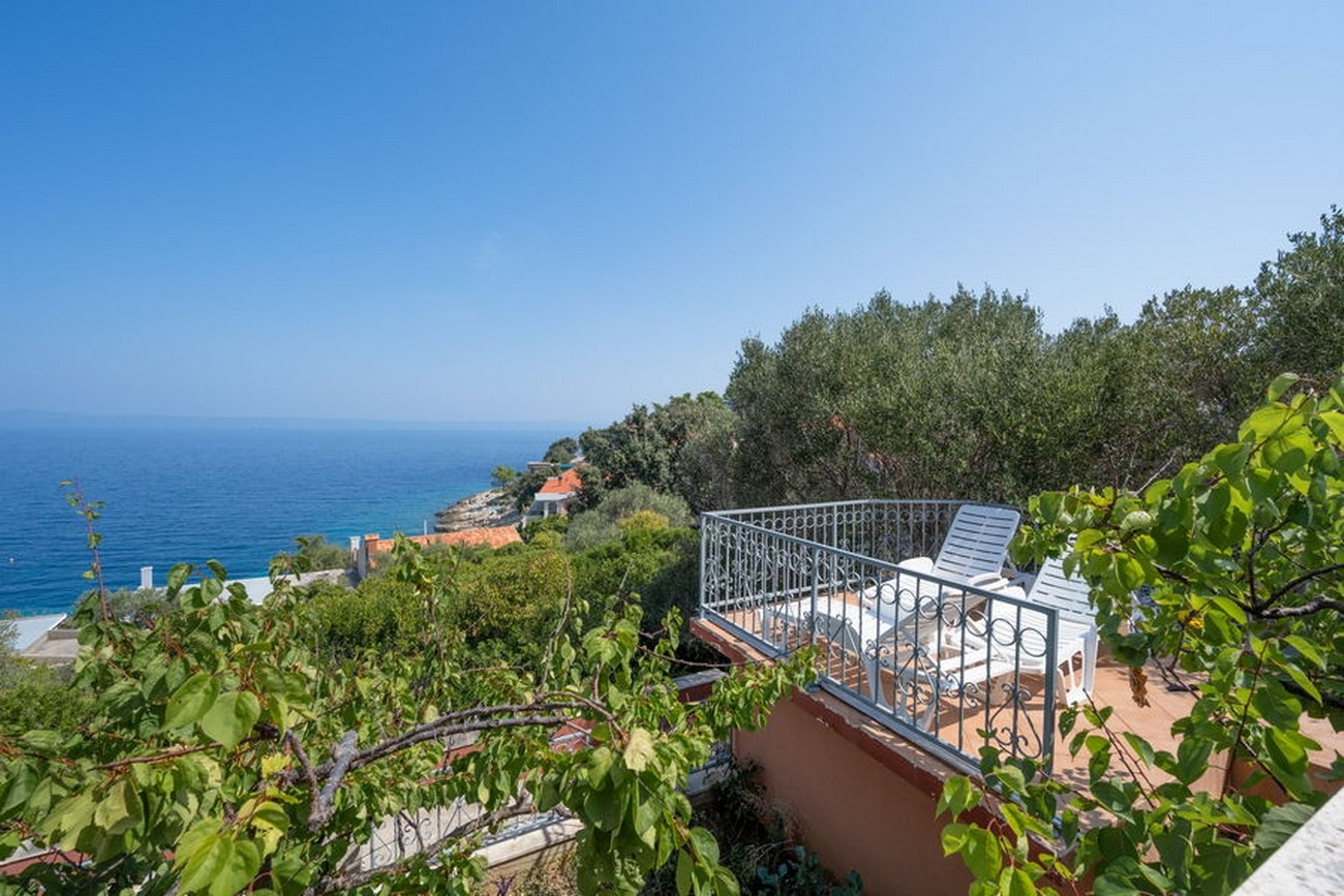 Four bedroom house with terrace and sea view Prigradica, Korčula  K