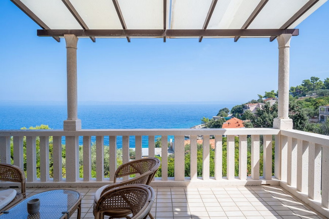 Four bedroom house with terrace and sea view Prigradica, Korčula  K