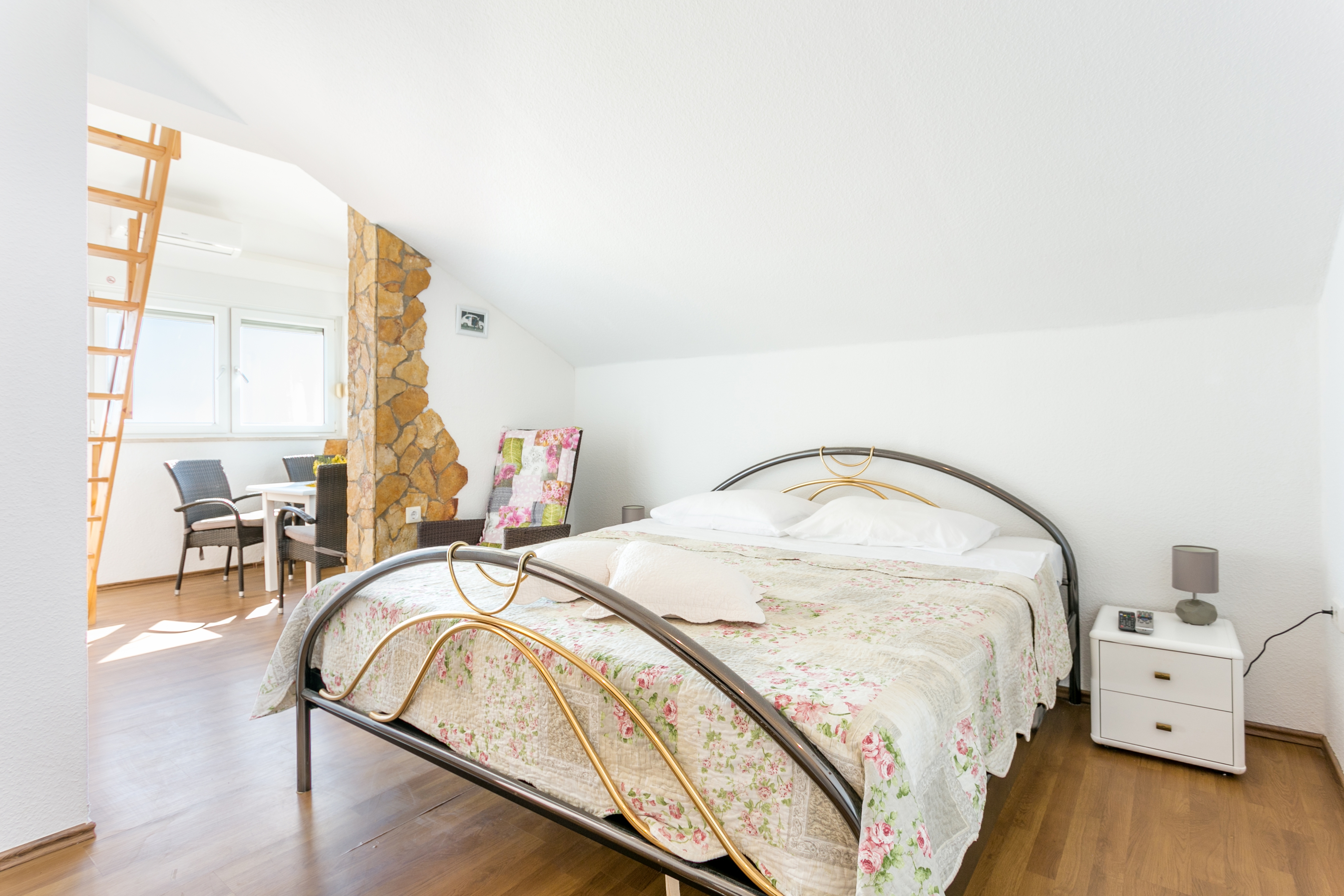 Three bedroom apartment with terrace and sea view Kaštel Kambelovac, Kaštela (A-21027-a)