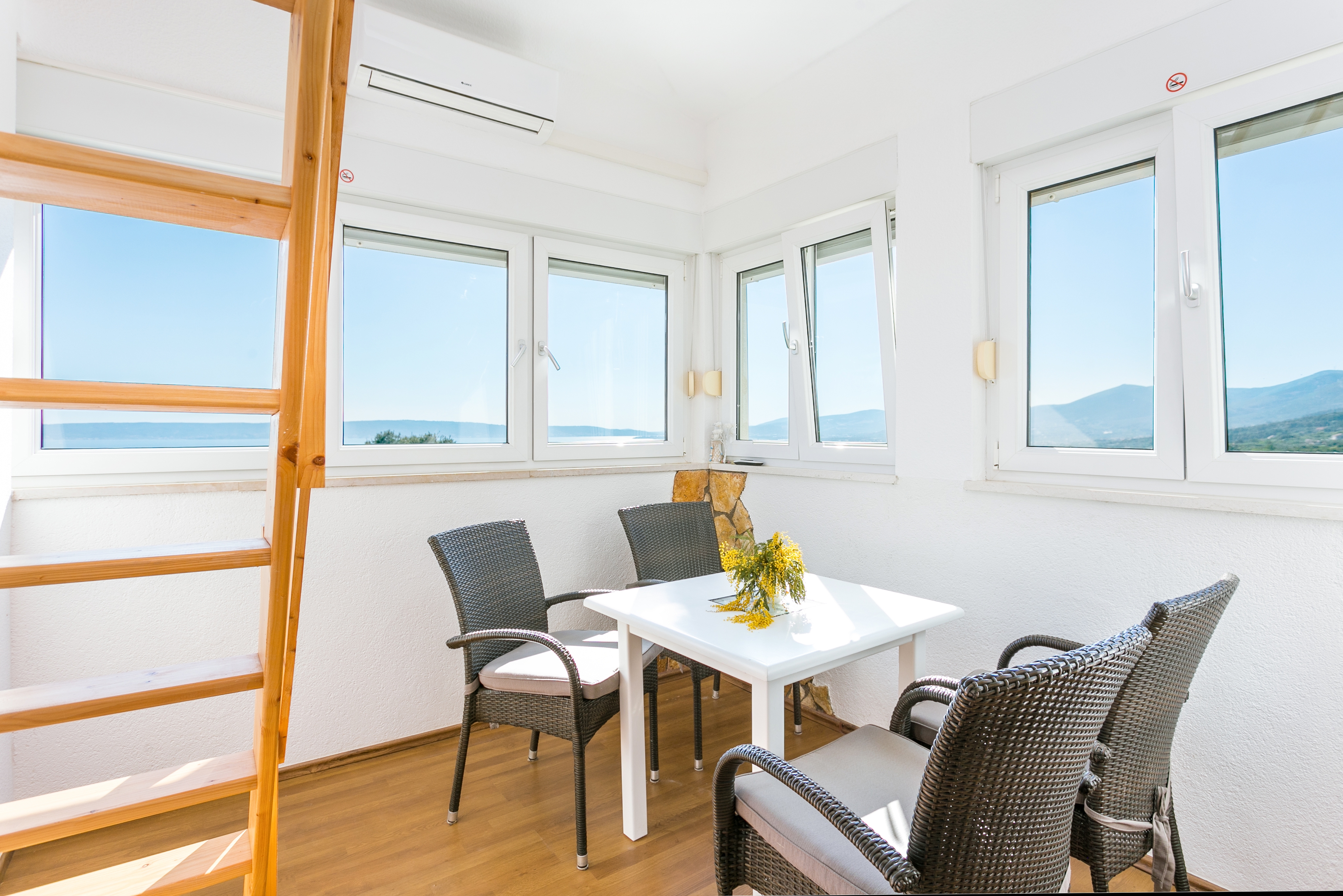 Three bedroom apartment with terrace and sea view Kaštel Kambelovac, Kaštela  A-a
