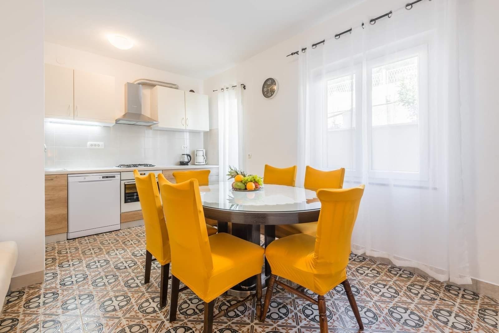 Two bedroom apartment with balcony and sea view Poljica, Trogir (A-21041-a)