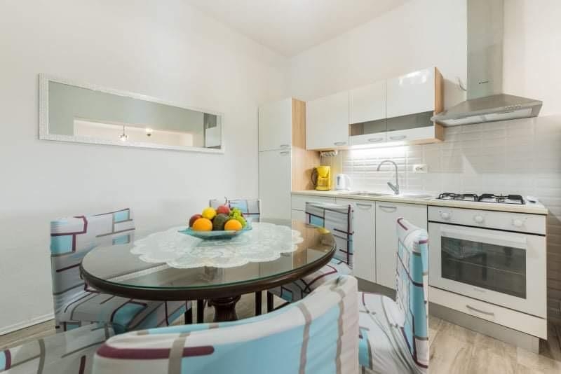 Studio flat with terrace and sea view Poljica, Trogir (AS-21041-a)