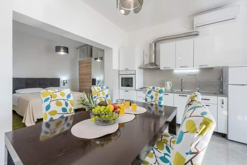 Studio flat with terrace and sea view Poljica, Trogir (AS-21041-b)