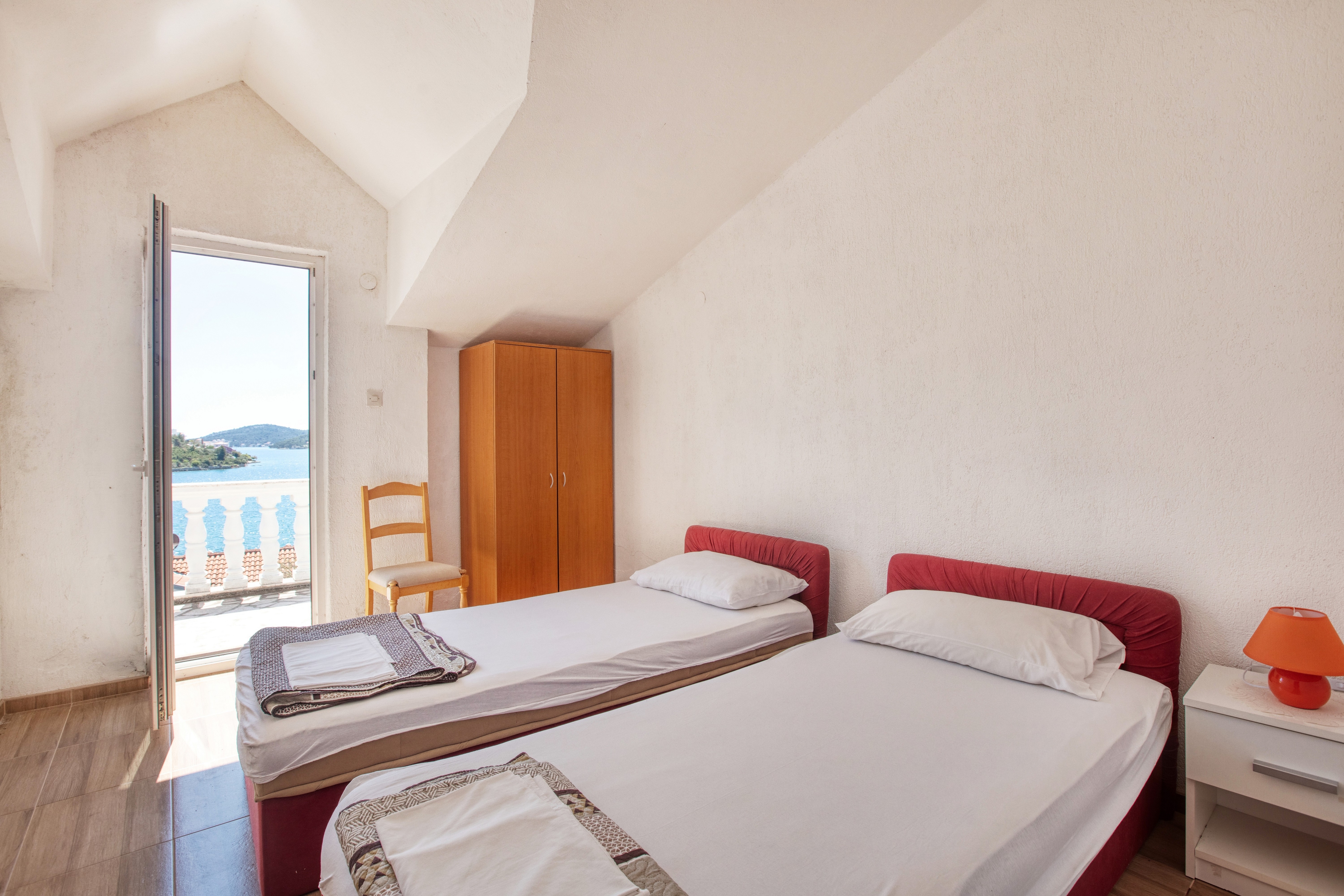 Two bedroom apartment near beach Stupin Čeline, Rogoznica  A-d