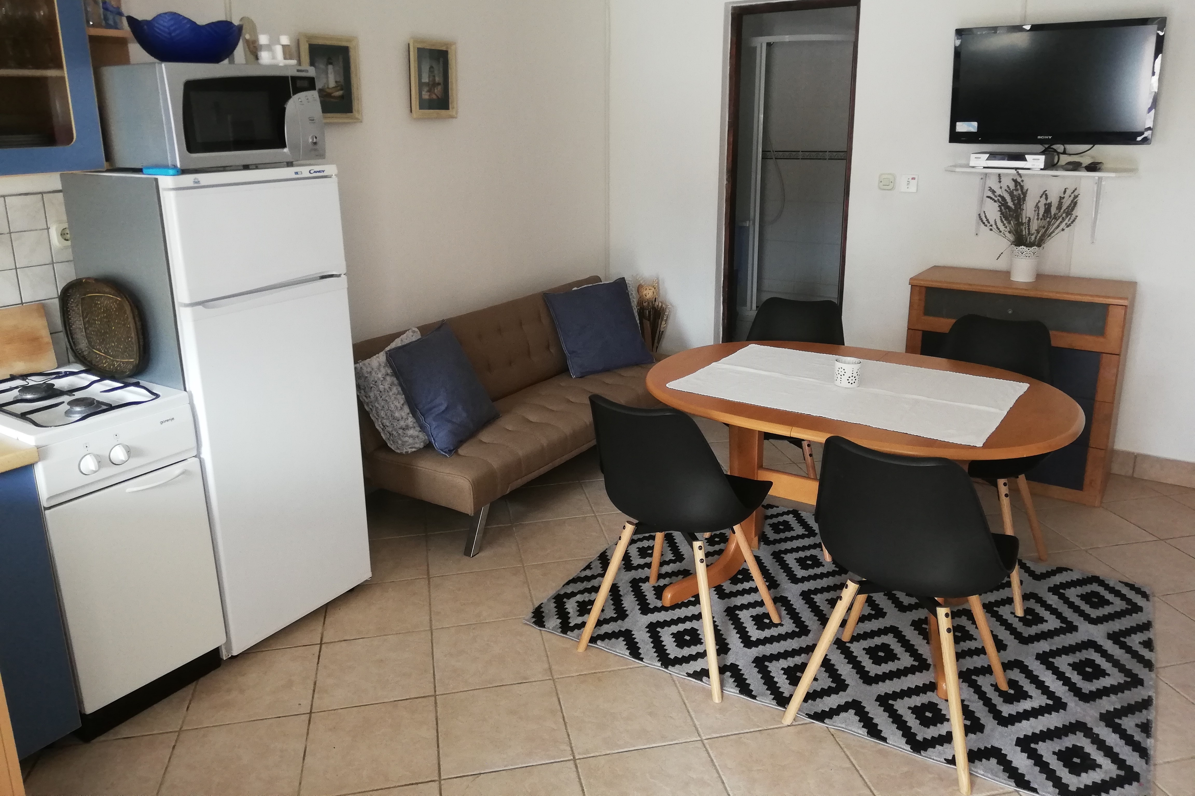 Two bedroom apartment with terrace Vir - Lozice, Vir (A-21047-a)