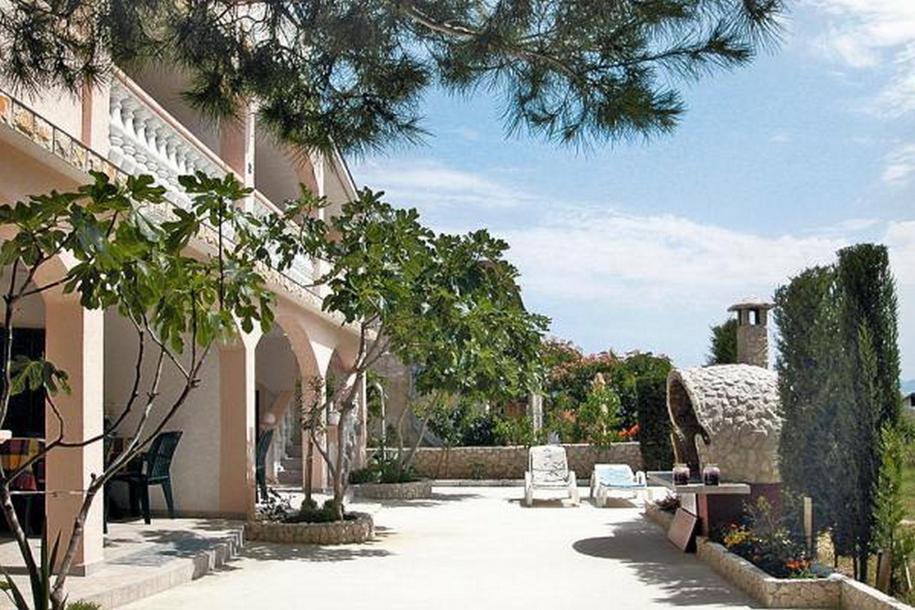 Two bedroom apartment with terrace and sea view Vir - Lozice, Vir (A-21047-c)