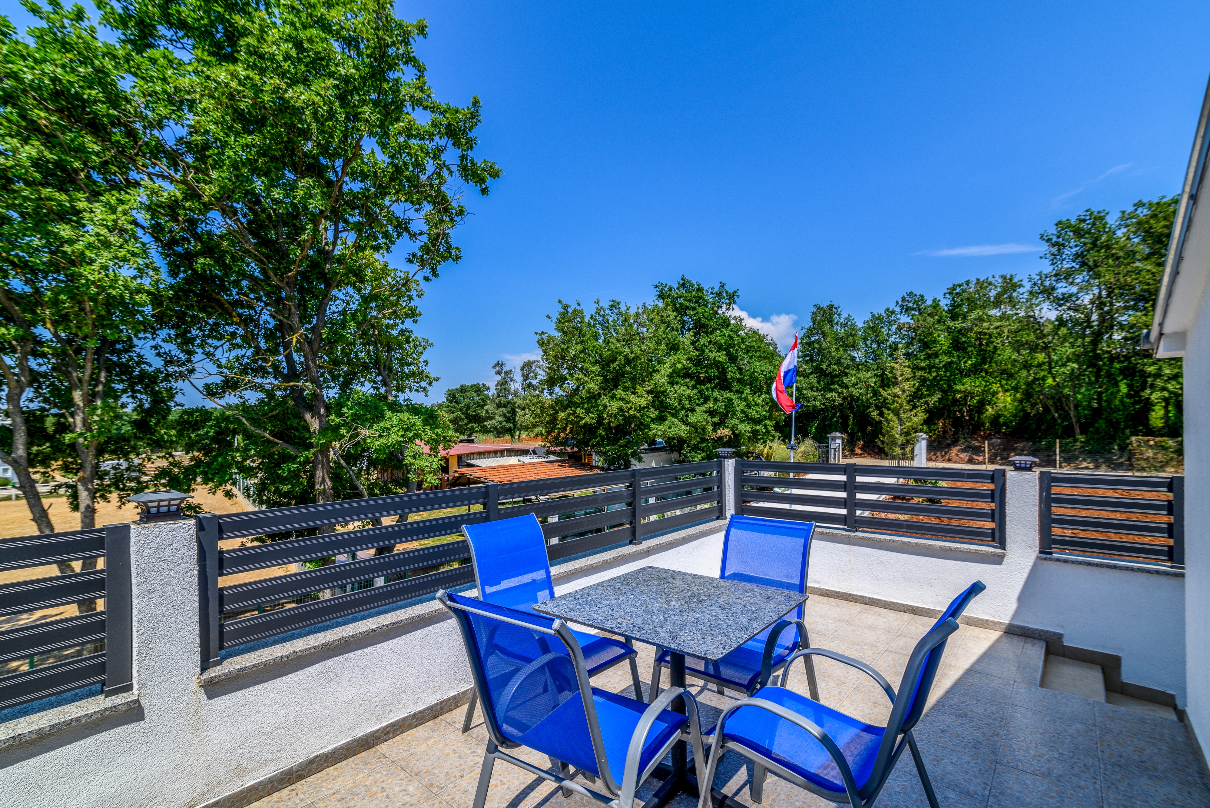 Four bedroom house with terrace Medulin  K