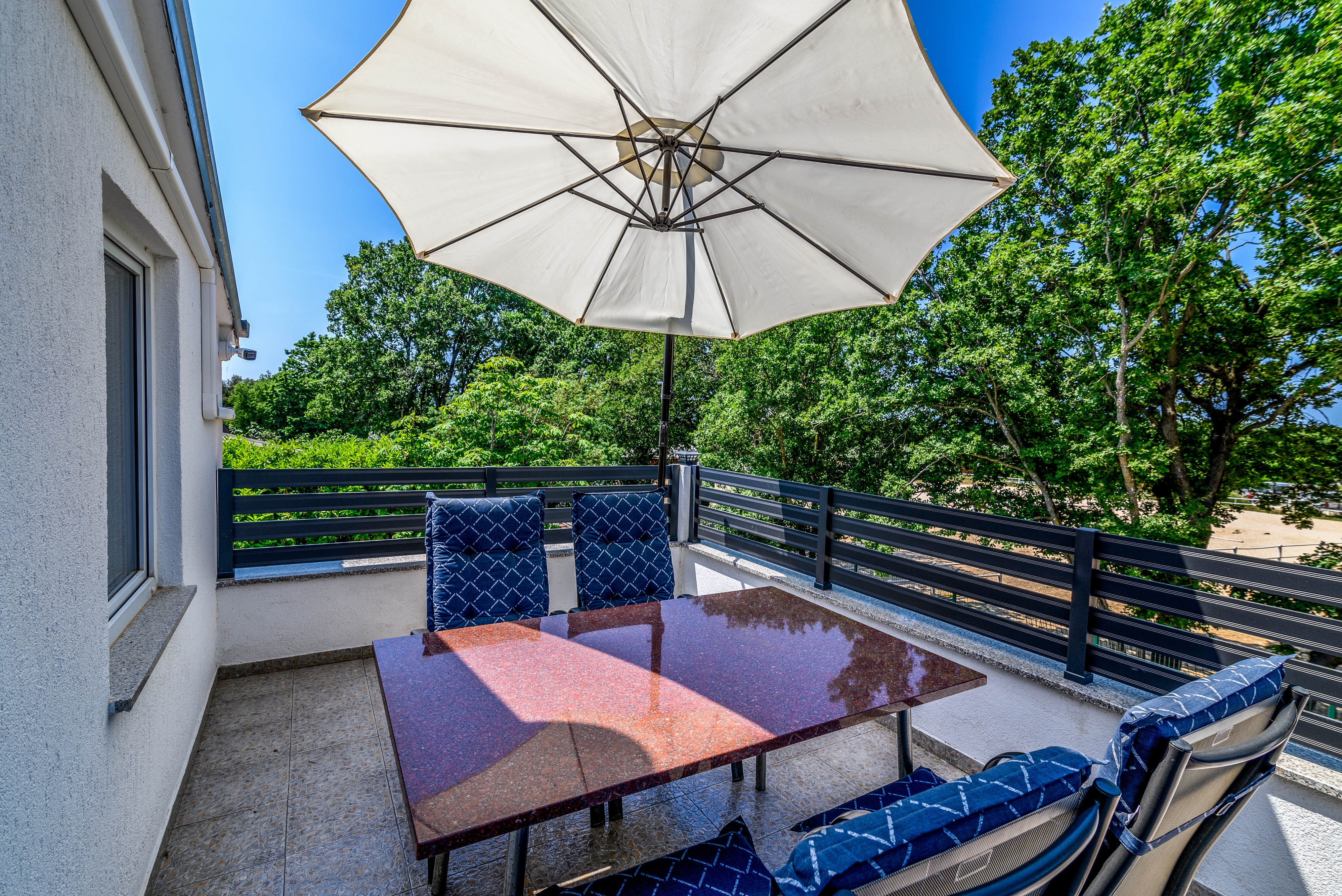 Four bedroom house with terrace Medulin  K