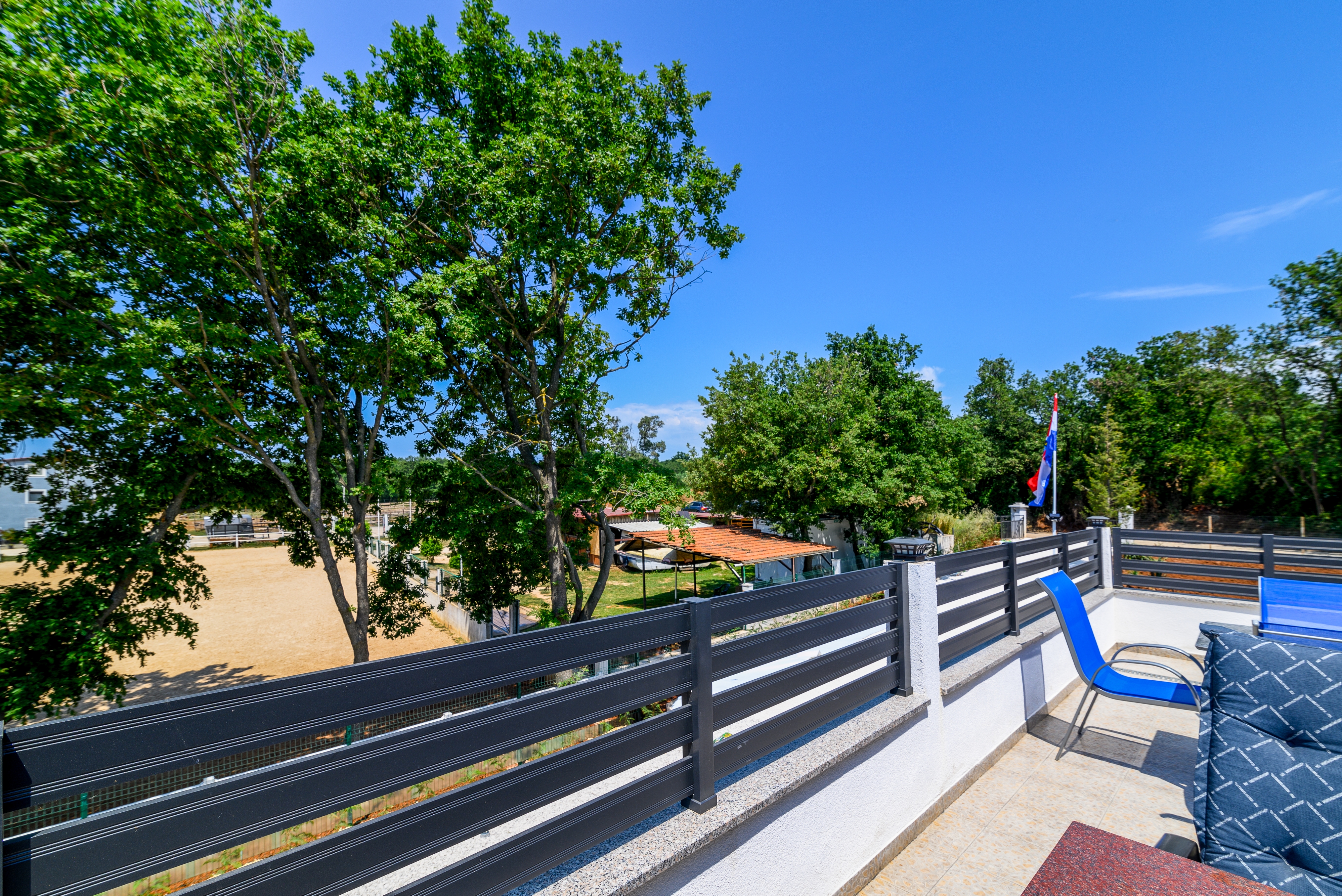 Four bedroom house with terrace Medulin  K