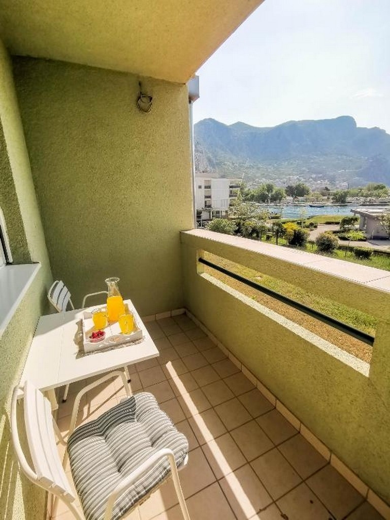 One bedroom apartment with balcony and sea view Omiš  A-a