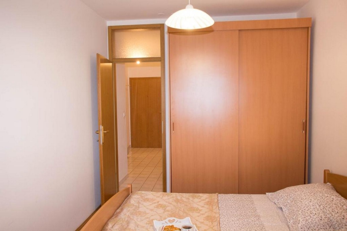 One bedroom apartment with balcony and sea view Omiš  A-a
