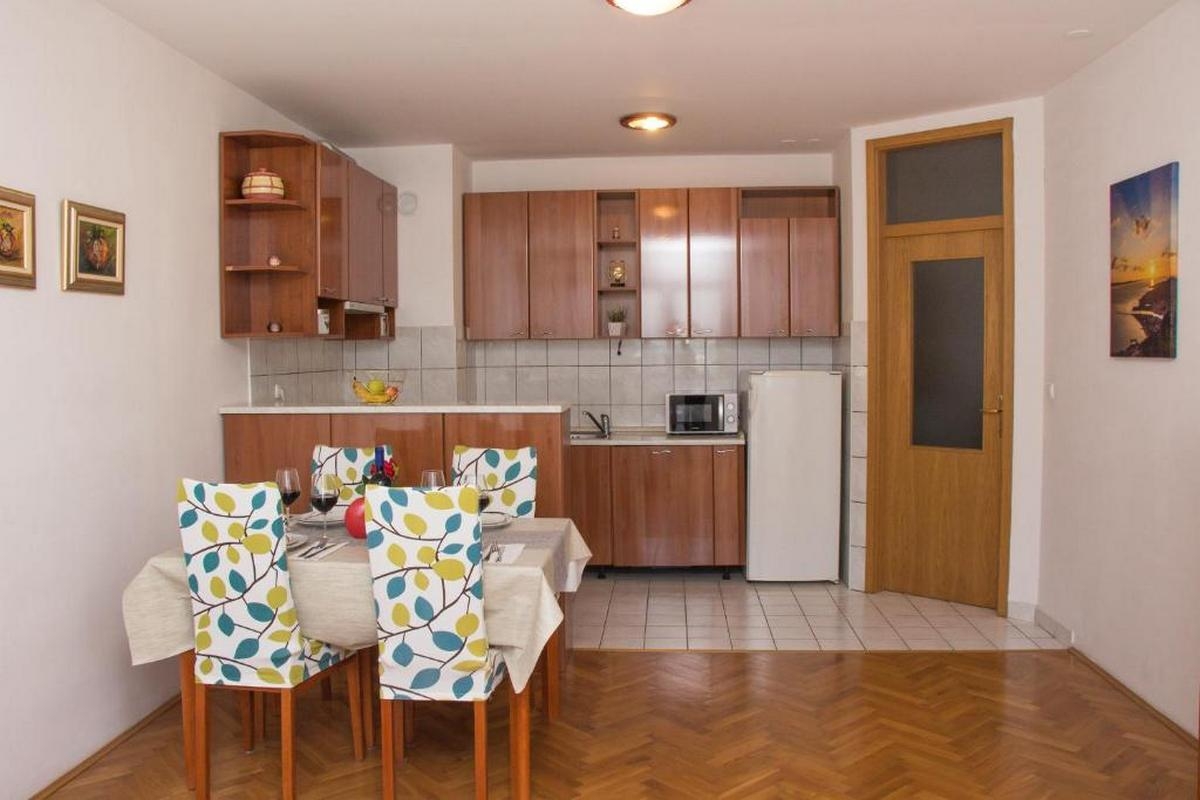 One bedroom apartment with balcony and sea view Omiš  A-a