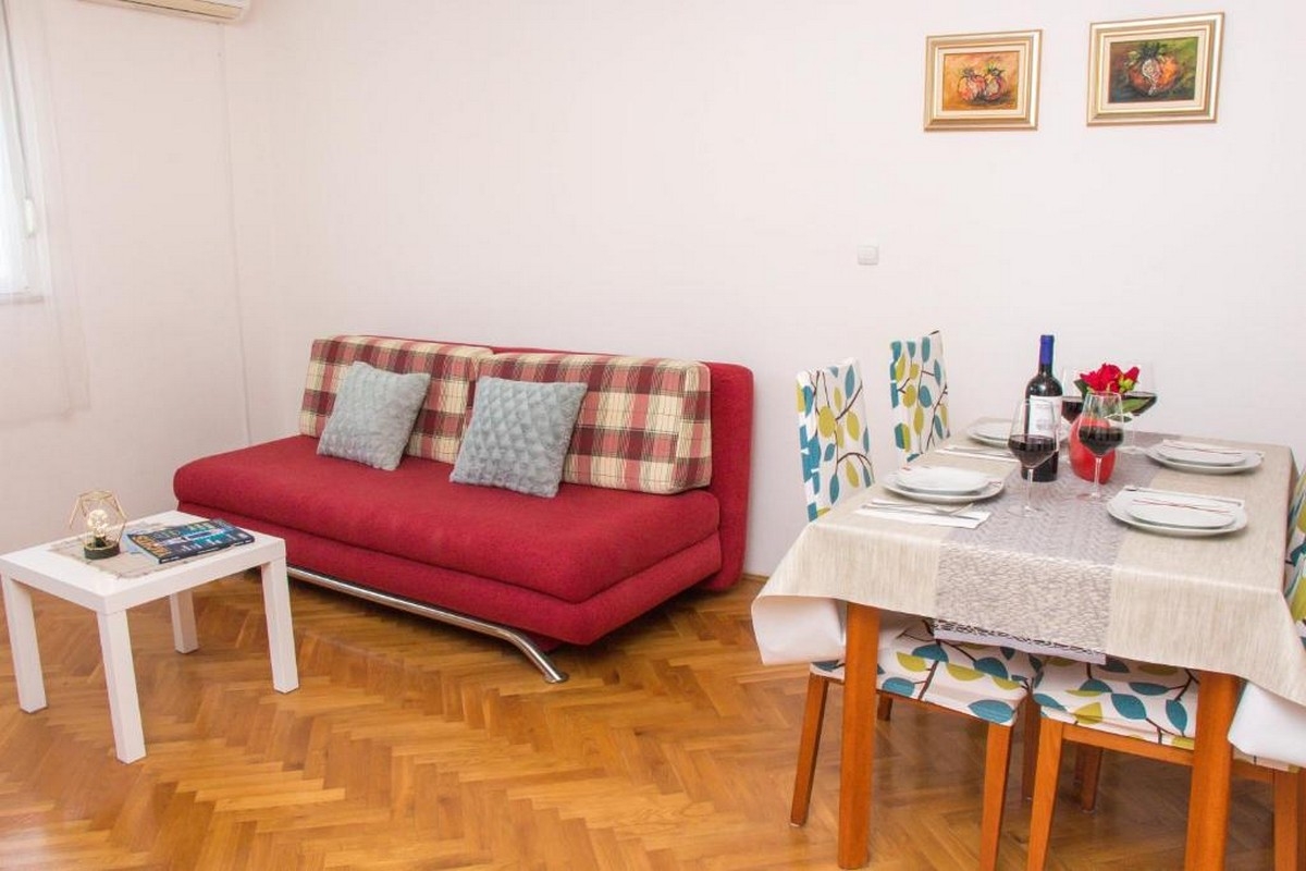 One bedroom apartment with balcony and sea view Omiš  A-a