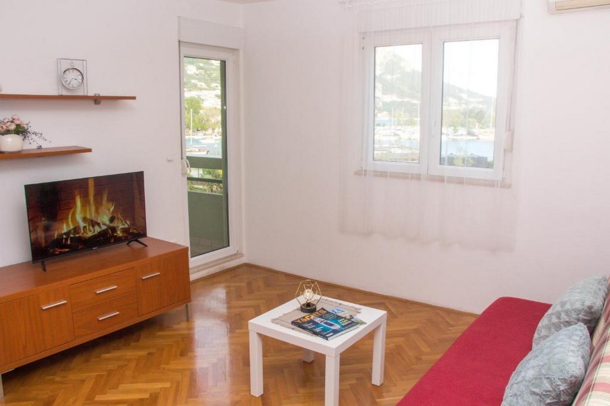 One bedroom apartment with balcony and sea view Omiš  A-a