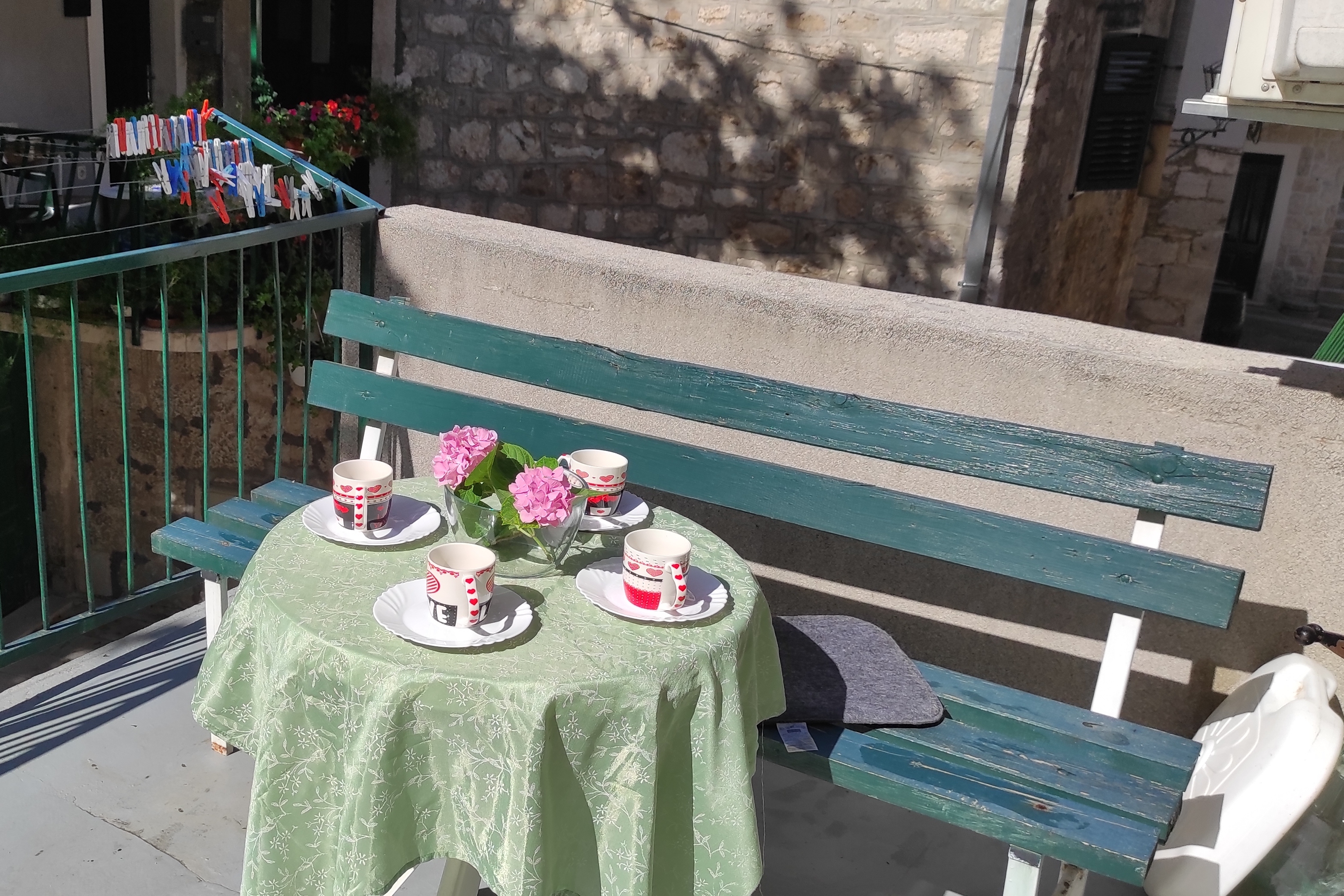 One bedroom apartment with terrace Omiš (A-21053-a)